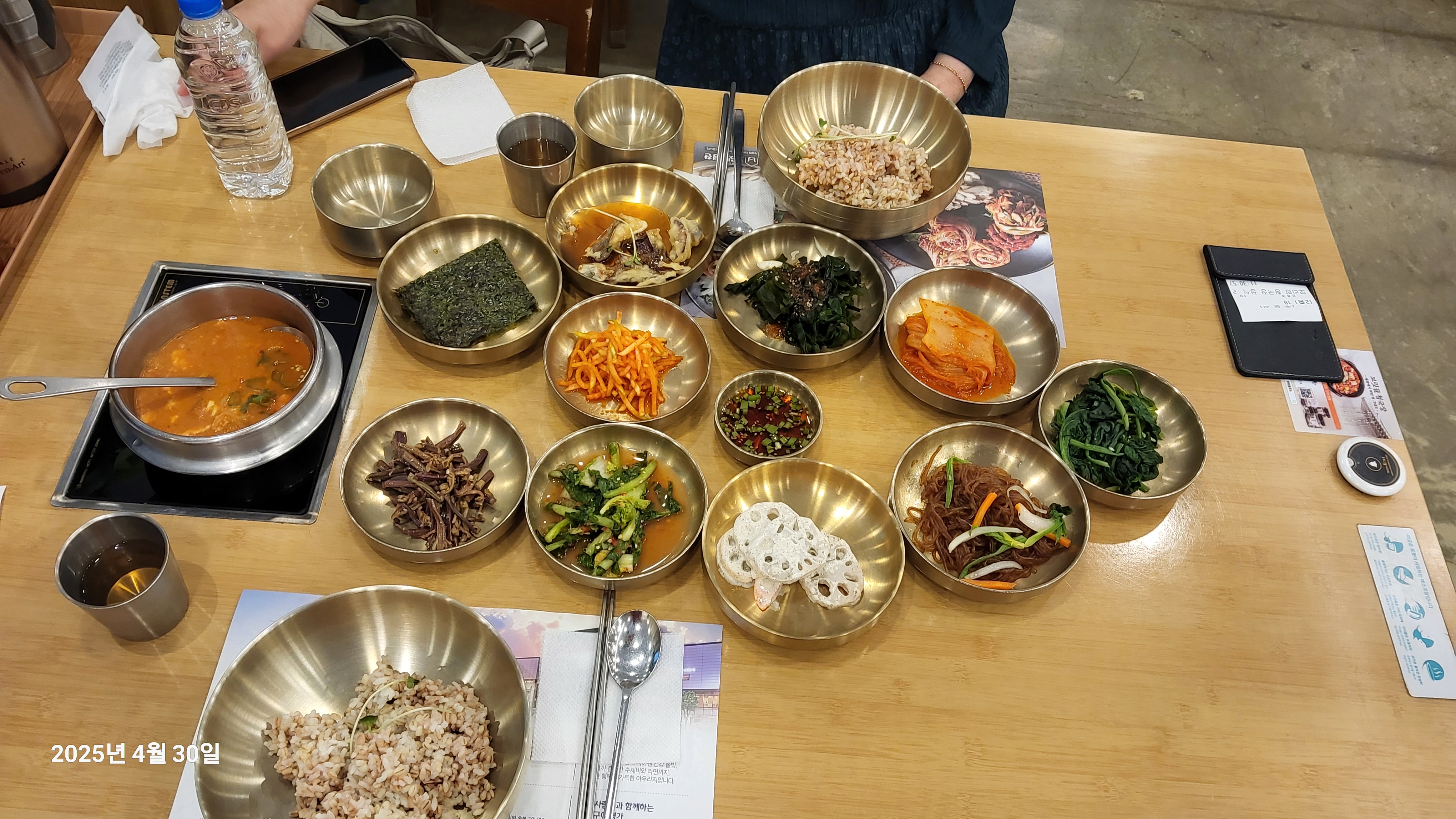 지인이 정찬 보릿골 단골이신데 여기 맛있고 좋다고 여기서 만나자해서 왔는데 정말 깨끗하고
