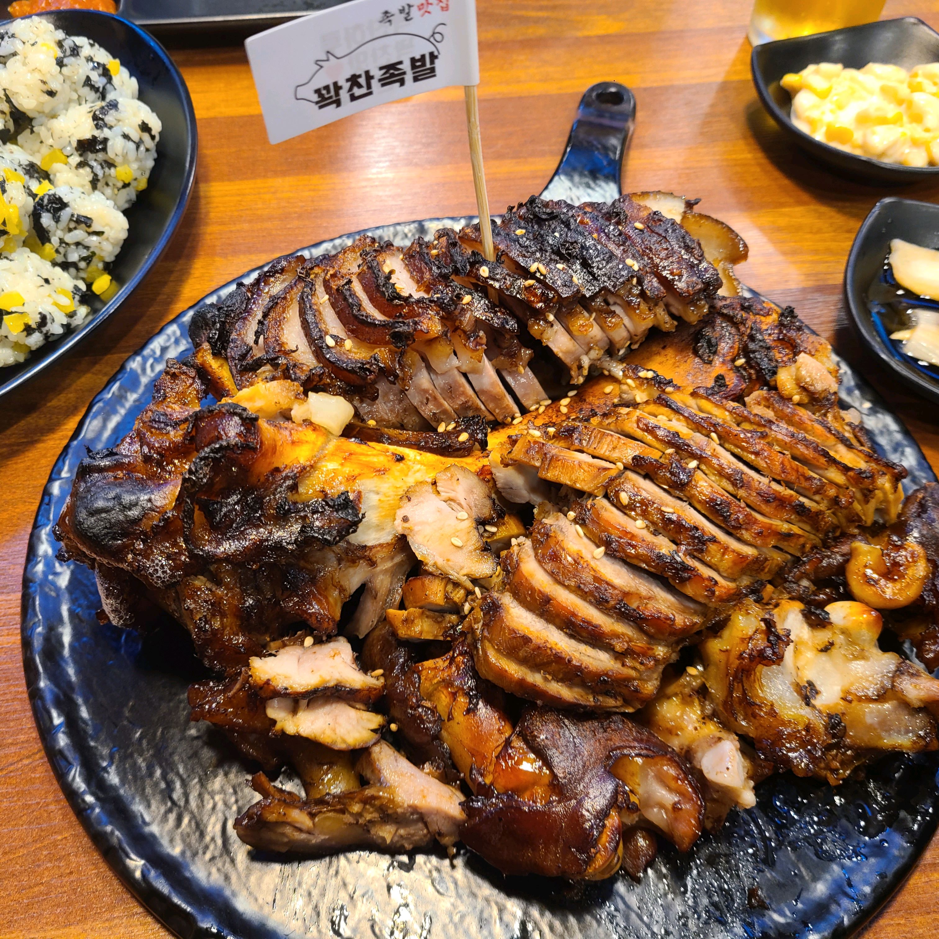 오픈 초창기때 오고 오래간만에 다시 방문했습니다. - 안양 맛집 꽉찬족발 범계점