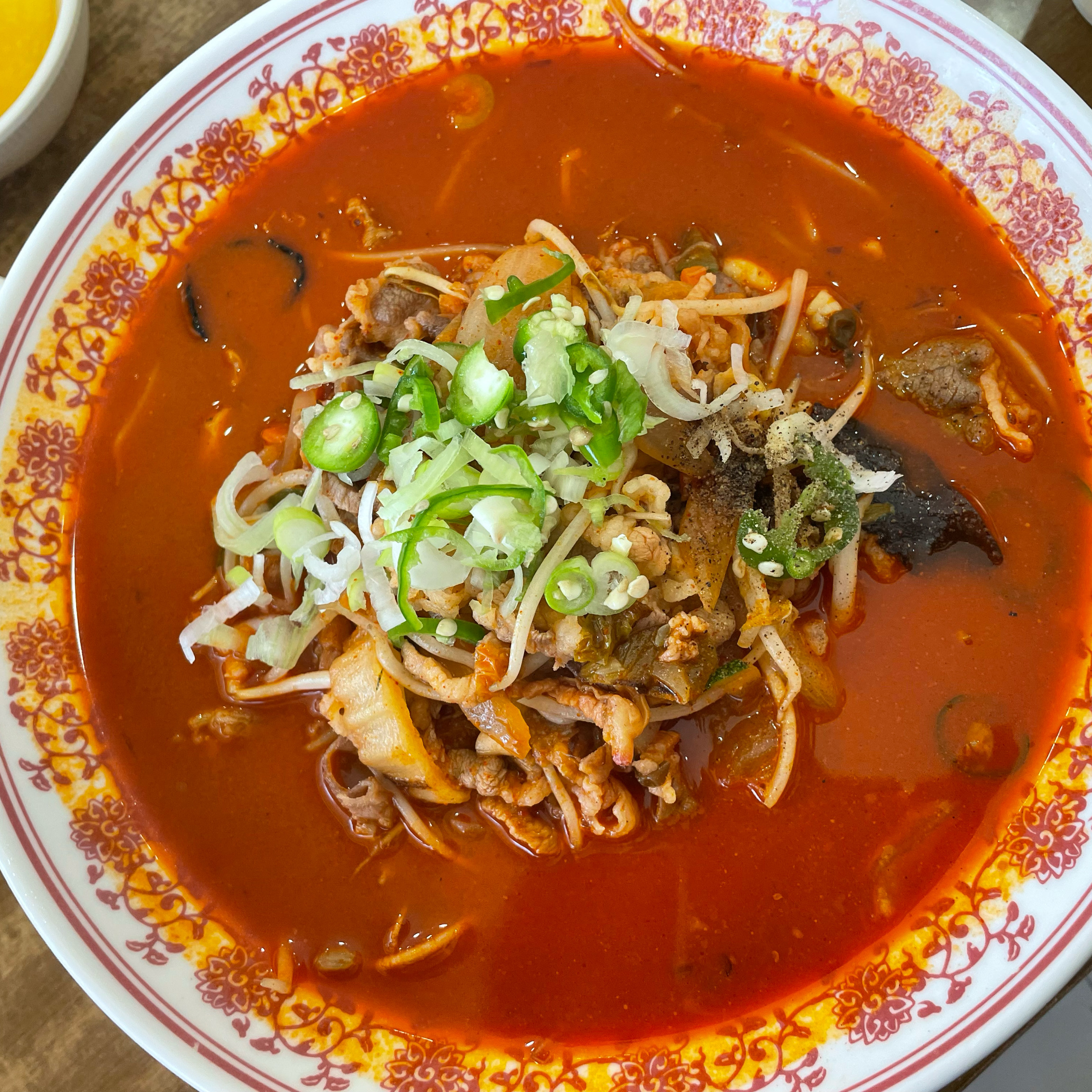 강릉 여행 처음으로 온 맛집이예요. 아이는 따로 어린이 짜장면이 있어서 너무 다행이었어요.