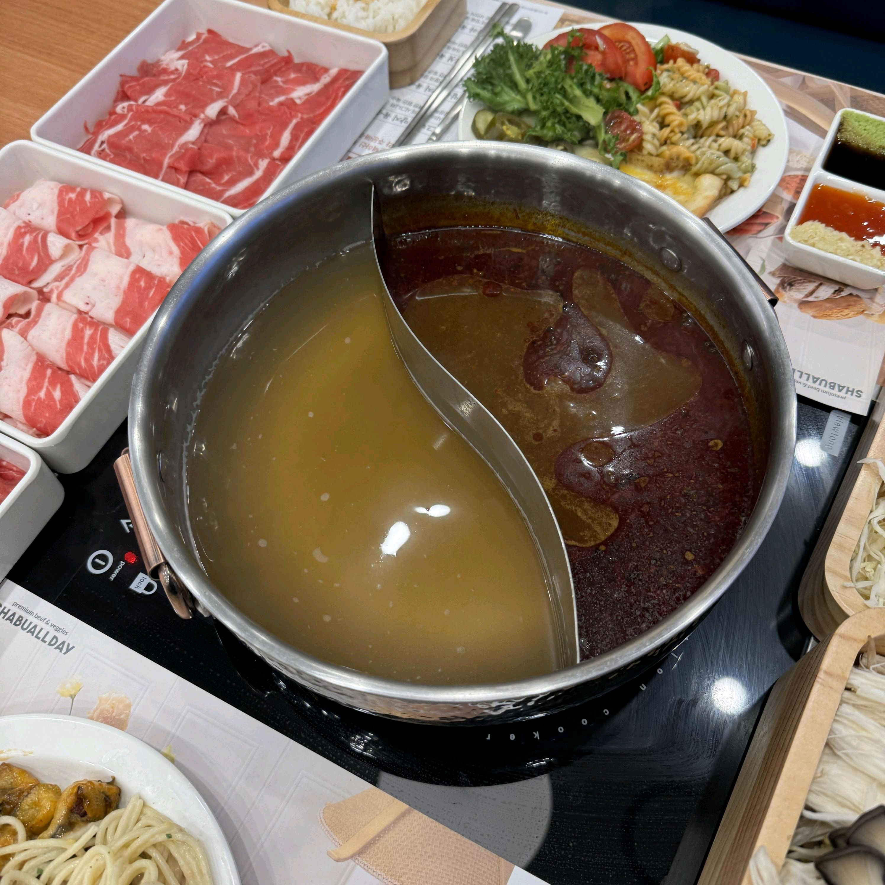 넘 맛있었어요 야채랑 소고기가 정말 신선하네요 각자 취향에 맞는 월남쌈도 만들어 먹을 수