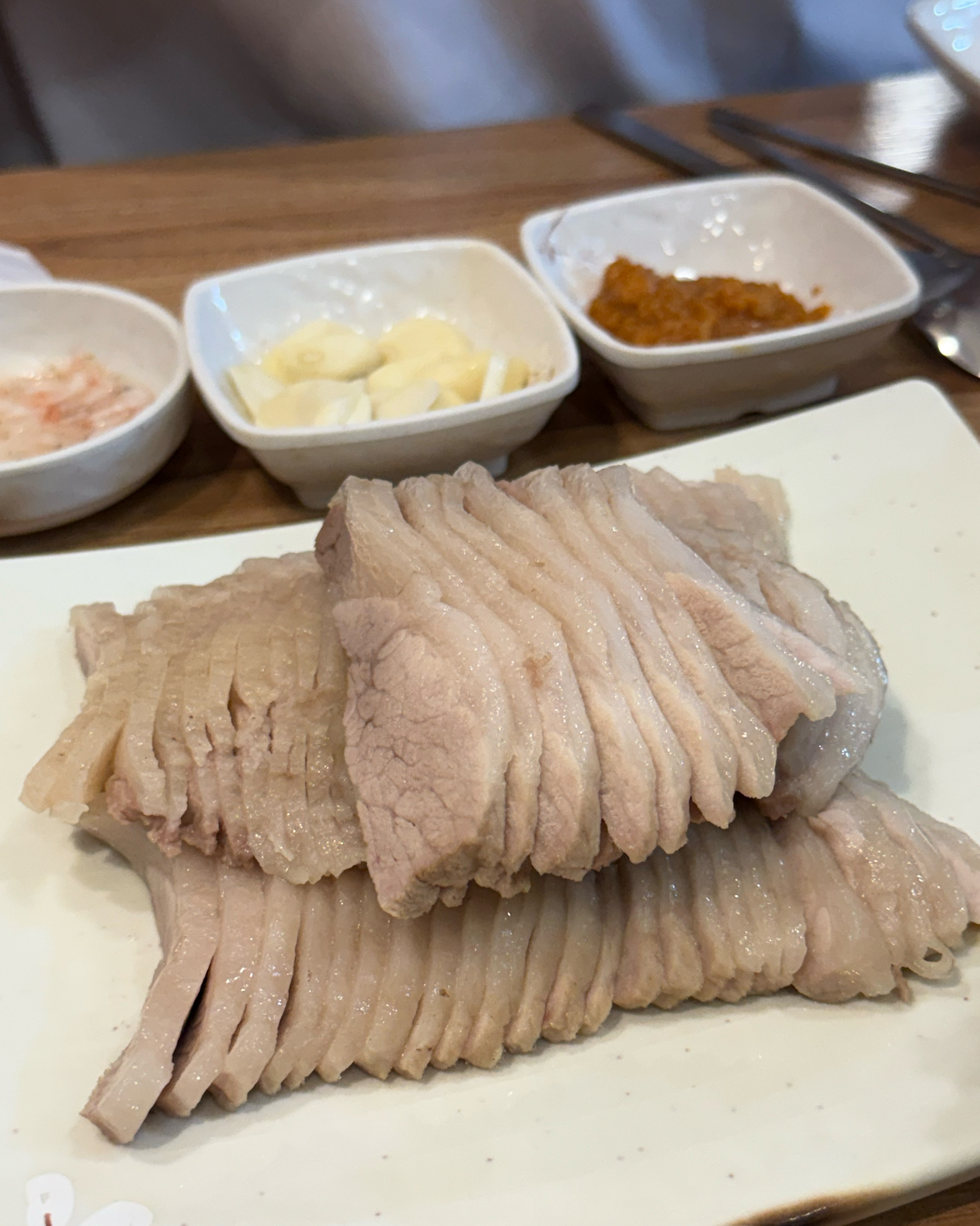 평촌학원가 보쌈집으로 추천이요! 가브리살이라 부드럽고 맛있네요 ^^ 보쌈집은 김치가 중요한