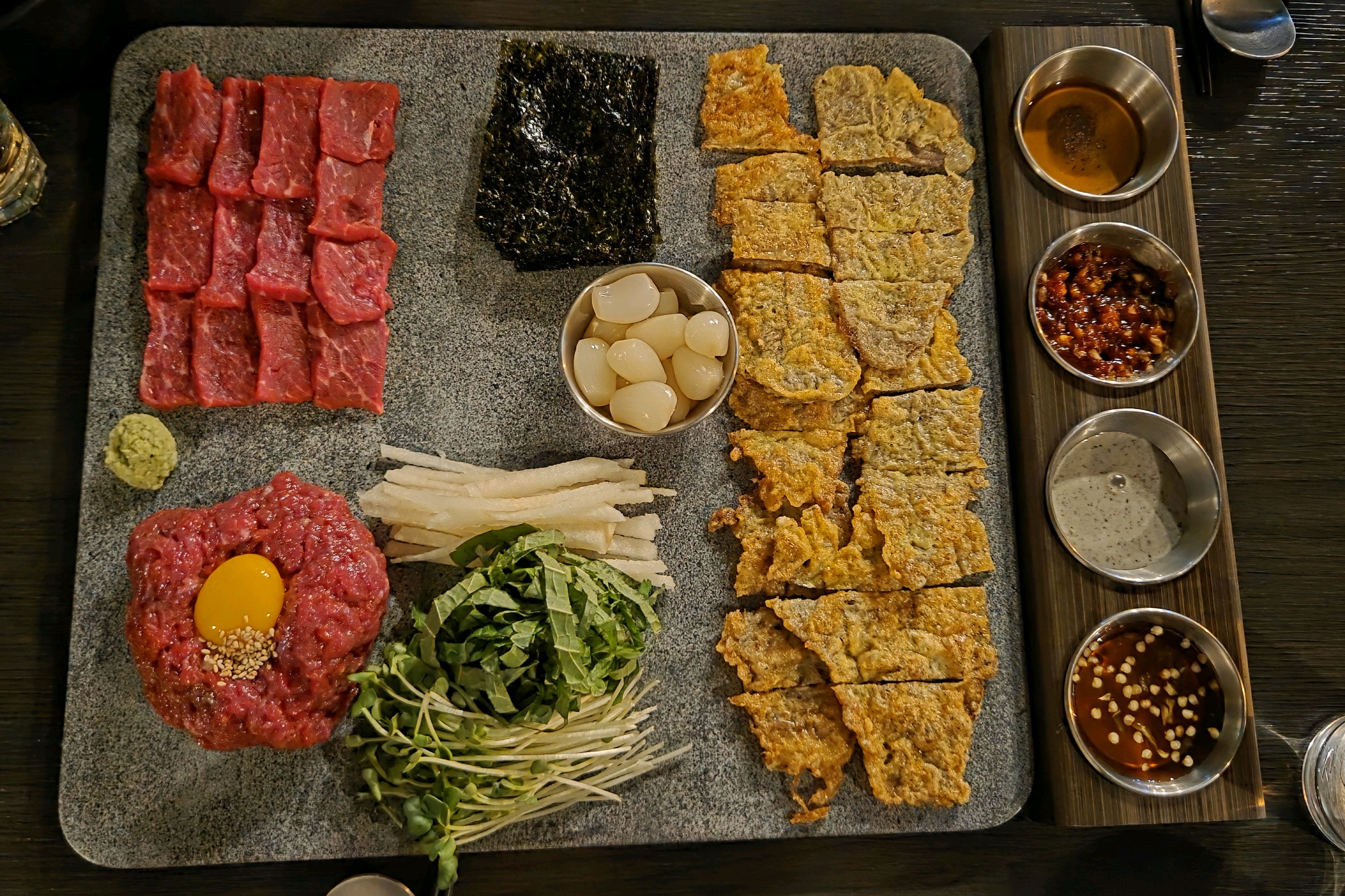 아이들이 육회먹고 싶다고 해서 처음 방문했는데 - 불당동 맛집 현덕육회 천안점