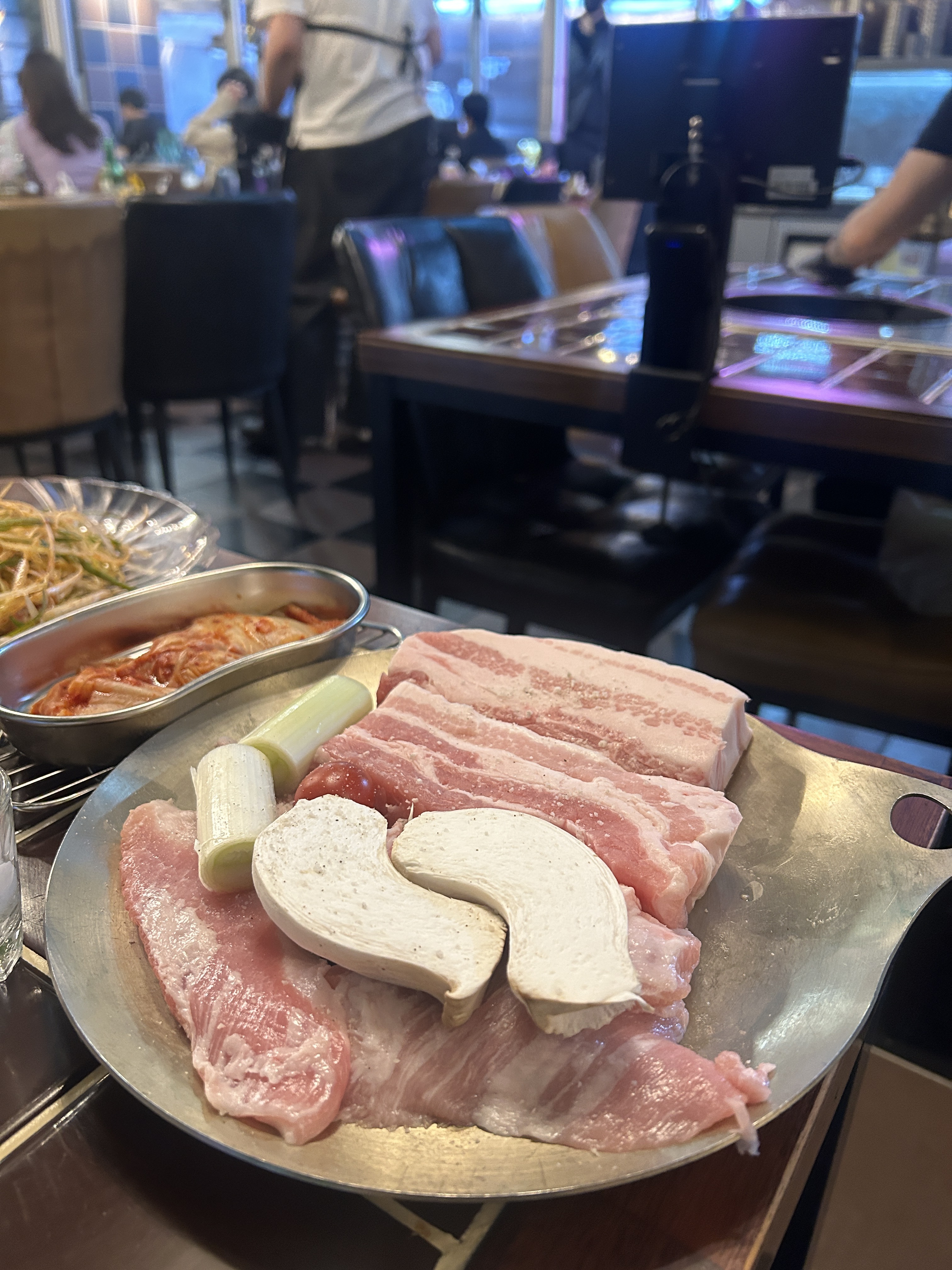와...왜 여길 이제야 알았는지,, 밑반찬부터 서비스 김치찌개 고기까지 정말 맛있습니다!!
