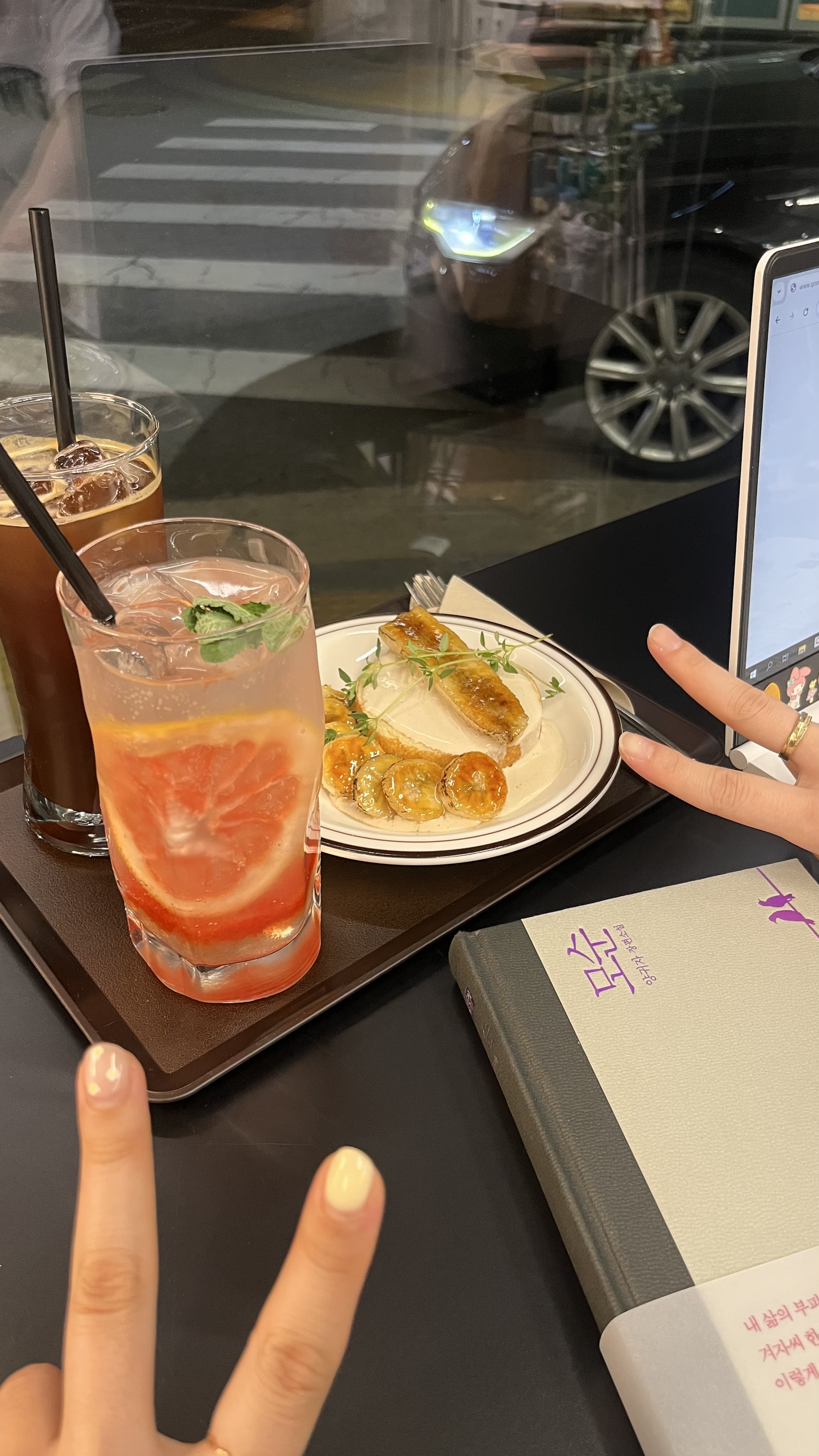 이런 예쁜 카페가 있다니!!! - 불당동 맛집 코너더커피