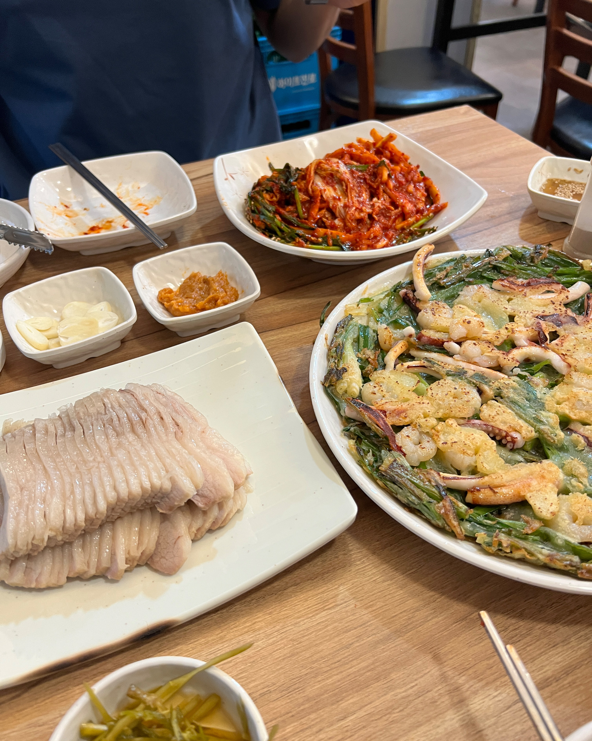 유명하다고 해서 예약없이 방문했어요^^ 너무 맛있고 양도 많아서 배부르게 먹었어요~ 직원분