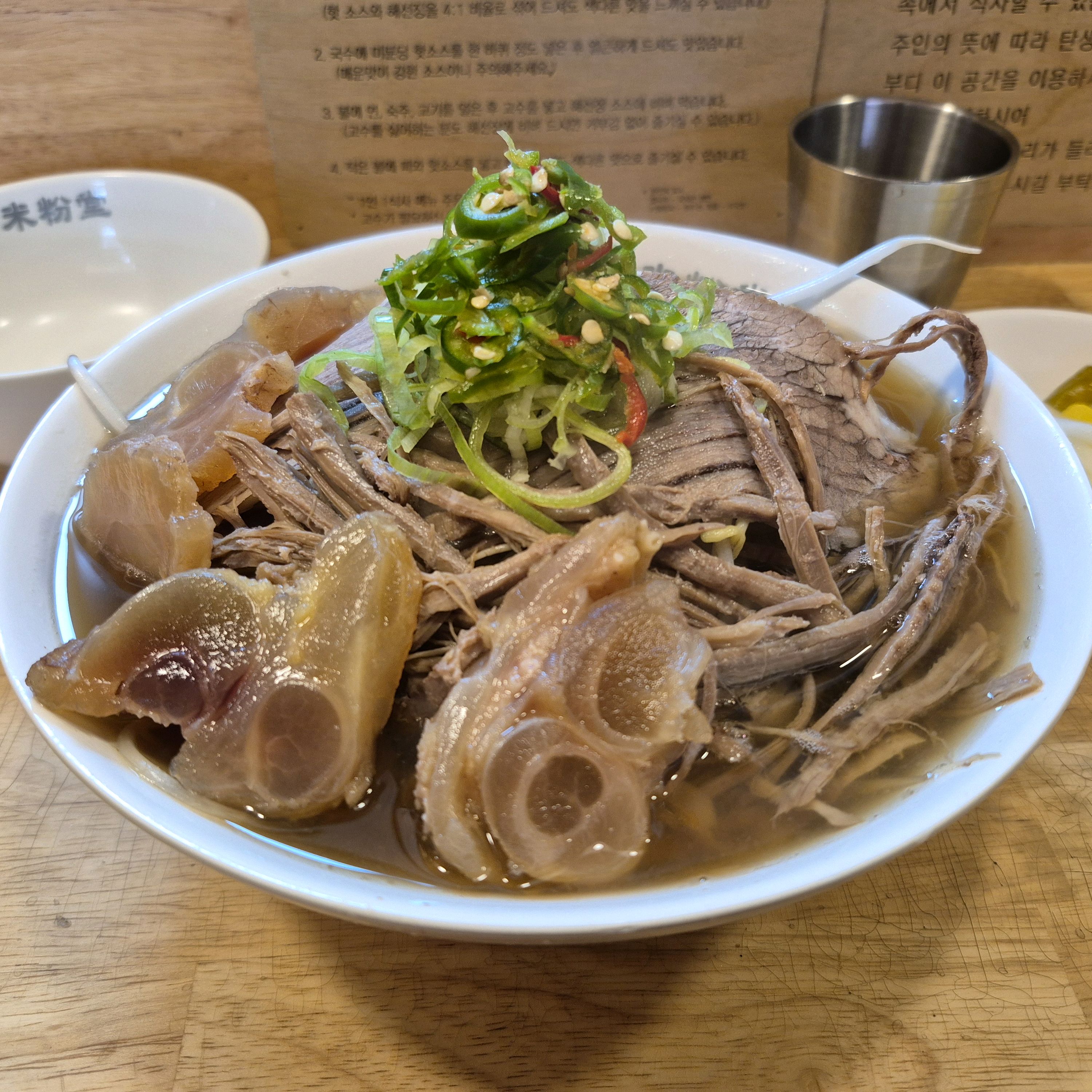 다른 쌀국수 가게 많이 가봤는데 미분당만큼 양 많고 고기 토핑 푸짐한 곳이 없었어요.