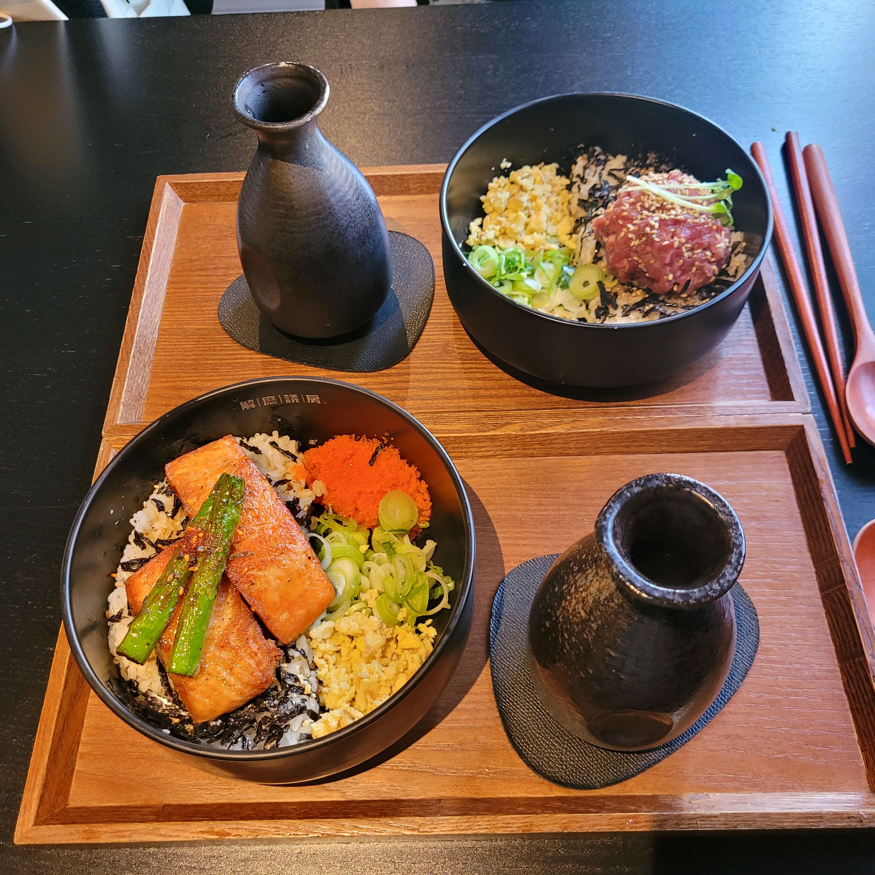 장소도 넓고 연어 오챠즈케 육회 오차즈케 시켰는데 넘 맛있고... 직원 분도 친절하셔서 즐