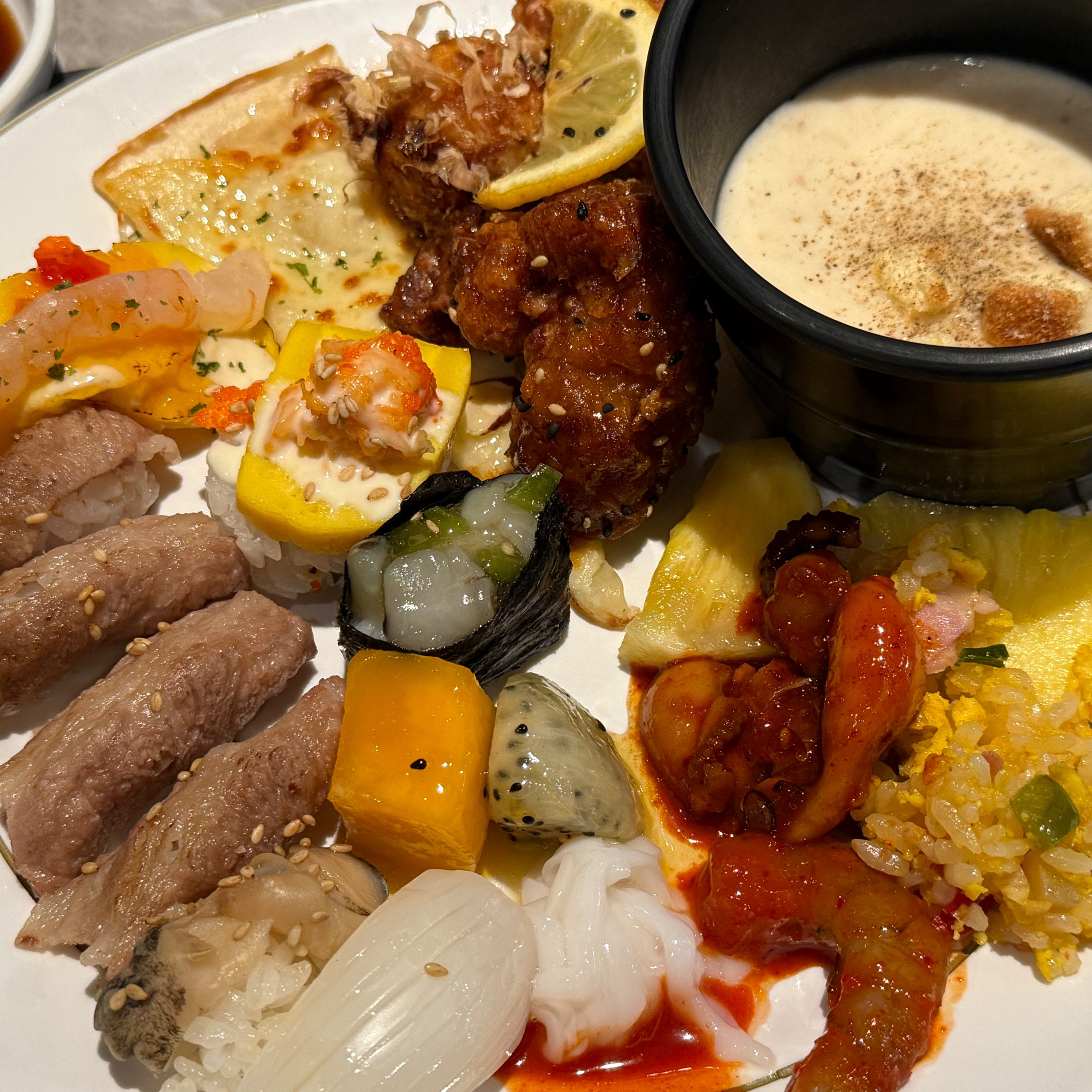 양송이 스프 너무 맛있었어요! 초밥류도 최고!! 우리 남편은 한치회가 제일 맛있었대요!!
