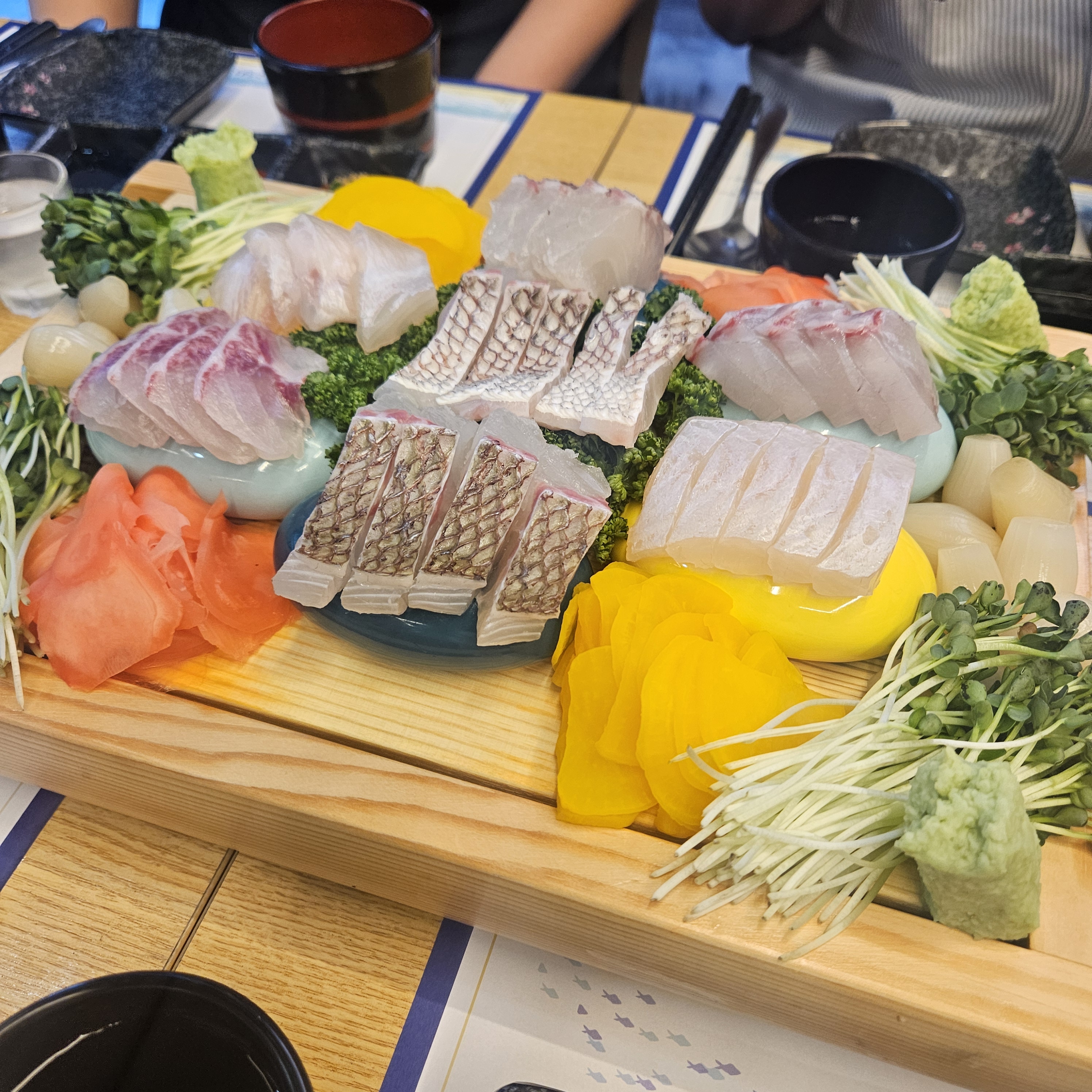 재방문할 정도로 좋아요~~!! 항상 사람 많은 거 보니 예약하고 오시는게 좋을 거 같아요!