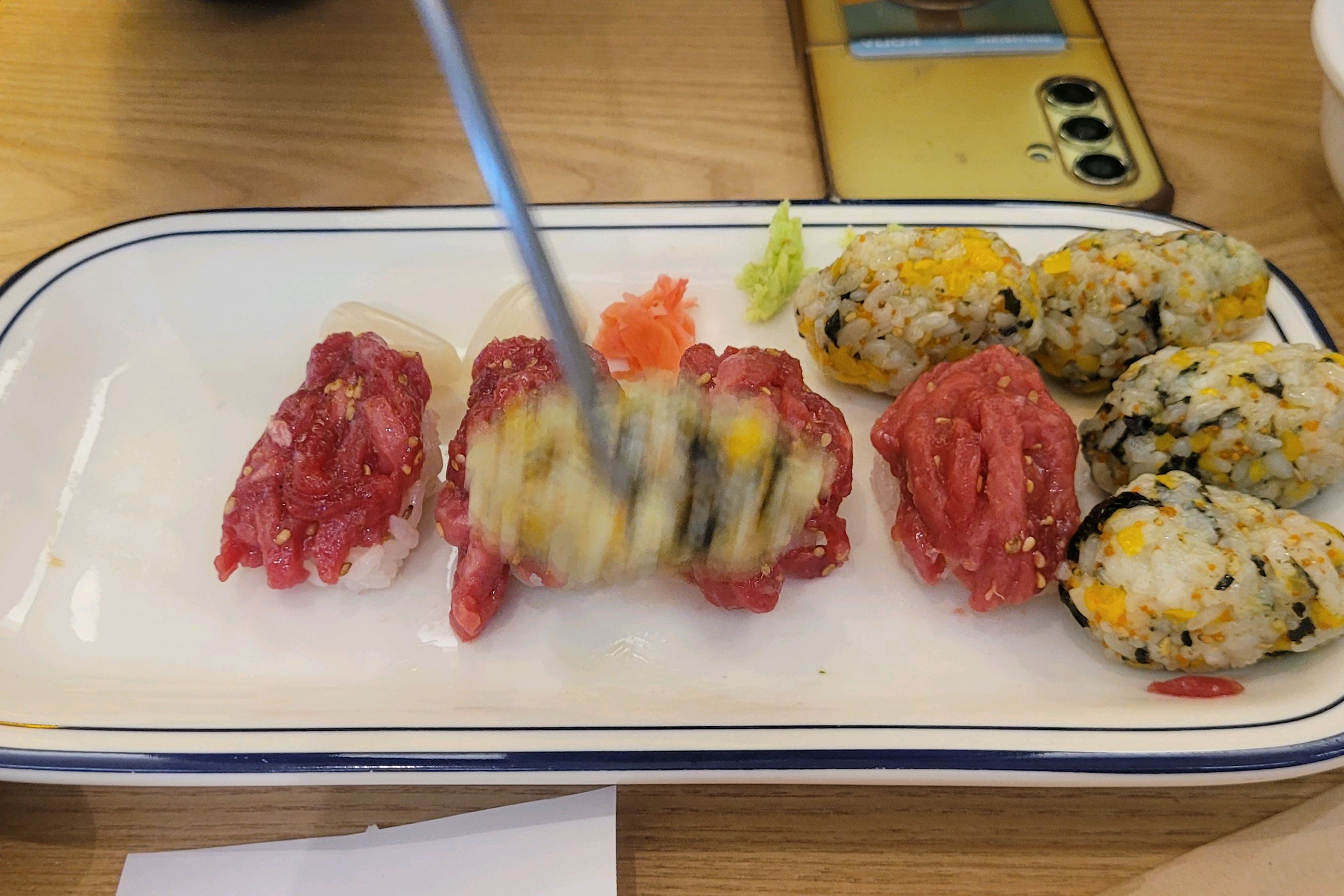 덮밥,육회초밥,날치주먹밥 다 맛있어요 - 불당동 맛집 육회바른연어 천안신불당시청점