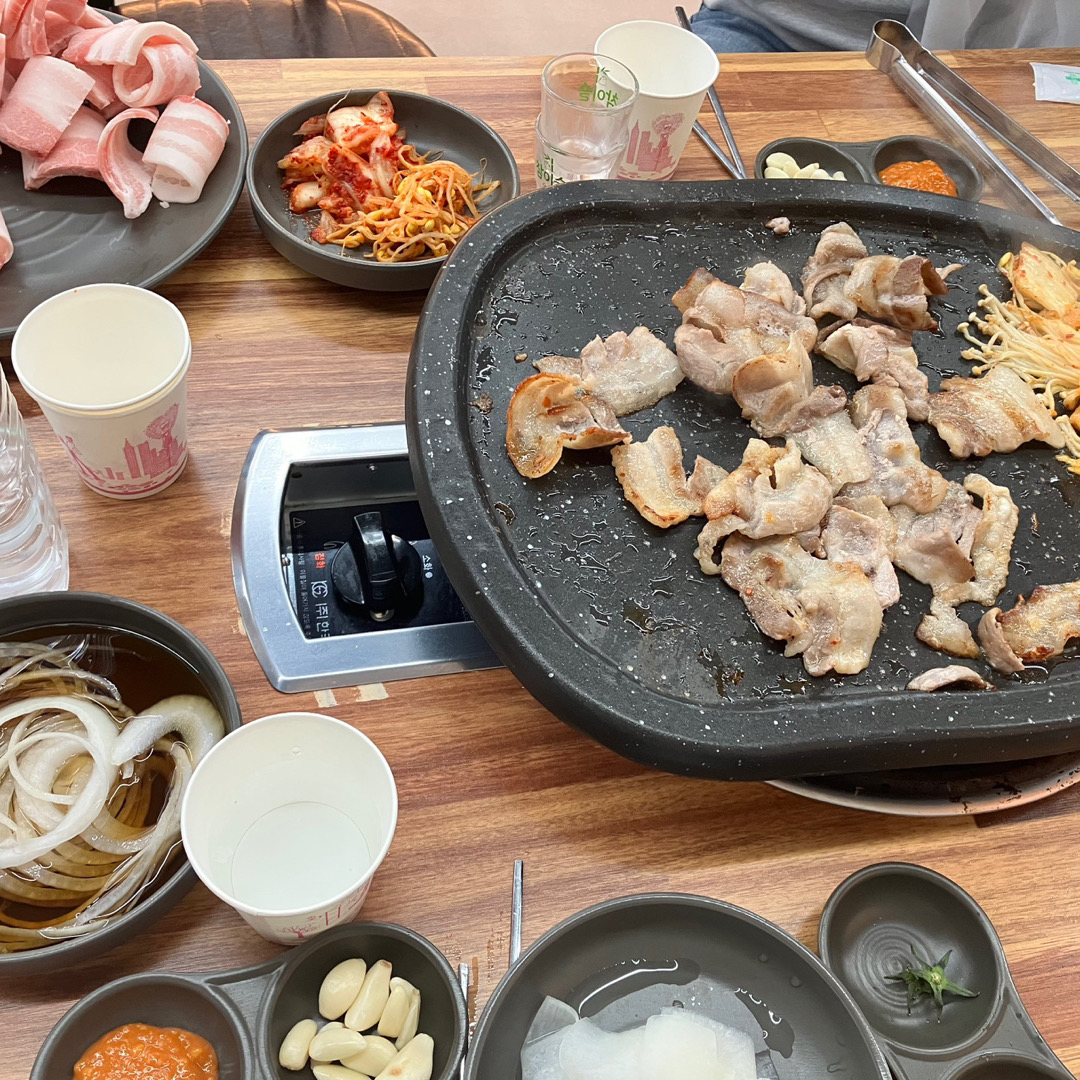 아이랑 와서 먹기도 좋고 매장도 넓고 깨끗해서 좋아요! 아이가 고기도 많이 먹고 왔어요😄