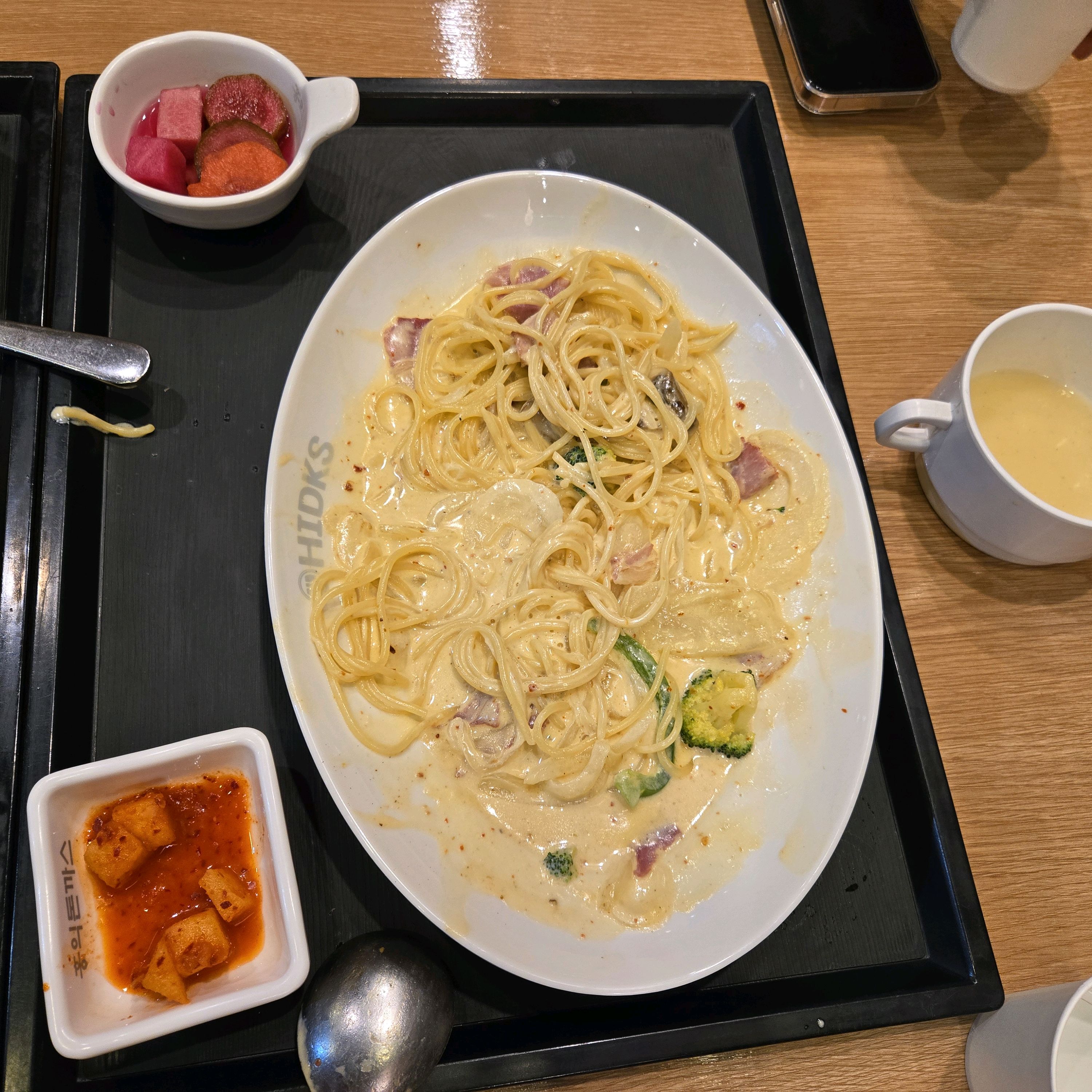 항상여기서 돈까스 먹어요~돈까스는 반이상먹어서 사진은 못찍겠네요~홍익 넘 맛나요~~♡ - 인천 송도 맛집 홍익돈까스 송도점