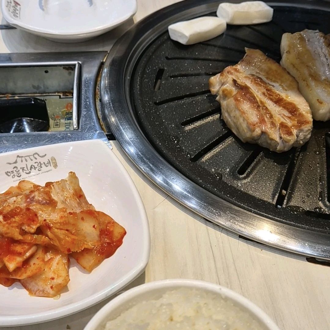 고기 질도 좋고 매장 대박 깔끔해서 눈도 입도 좋앗어요 감사합니당 맛있게 먹고 가요 🤤 - 명륜진사갈비 명륜진사갈비 안산본오점