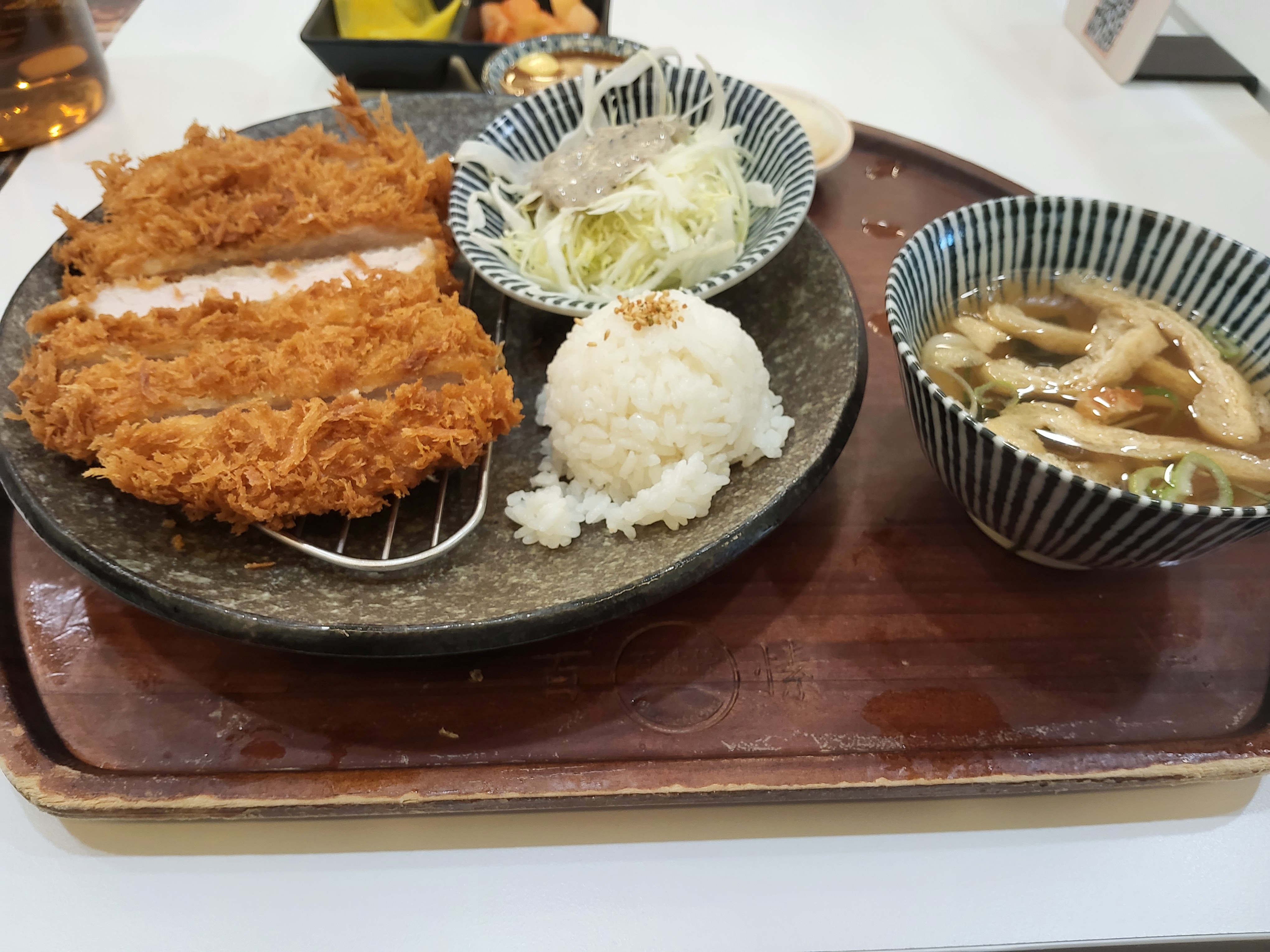매장이 넓고 쾌적하고 양이 많아요 옆에 우동이 별미에요 - 용현동 맛집 백소정 인하대후문점