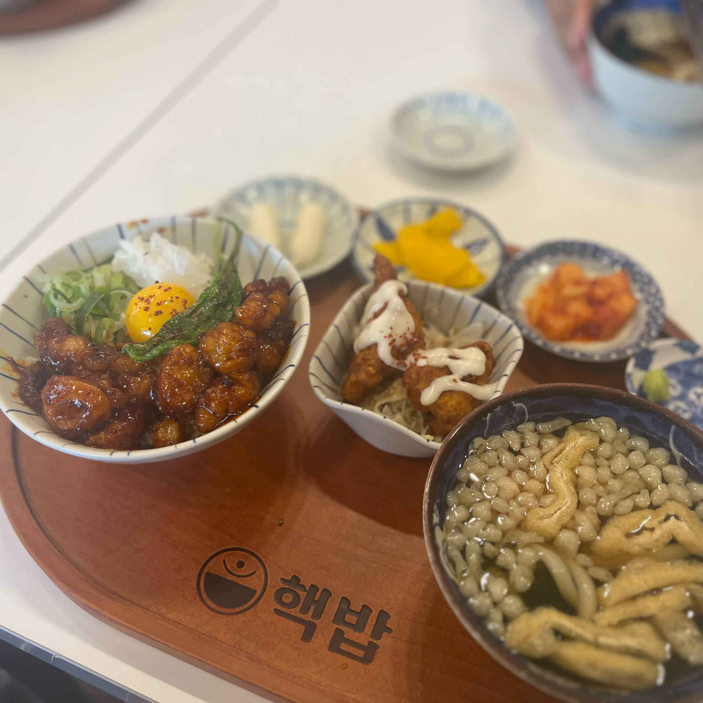 대창덮밥먹고 감동받았어요. 너무너무 맛있습니다 ㅠㅠㅠ 마제소바도 따로 시켰는데 너무 맛있어