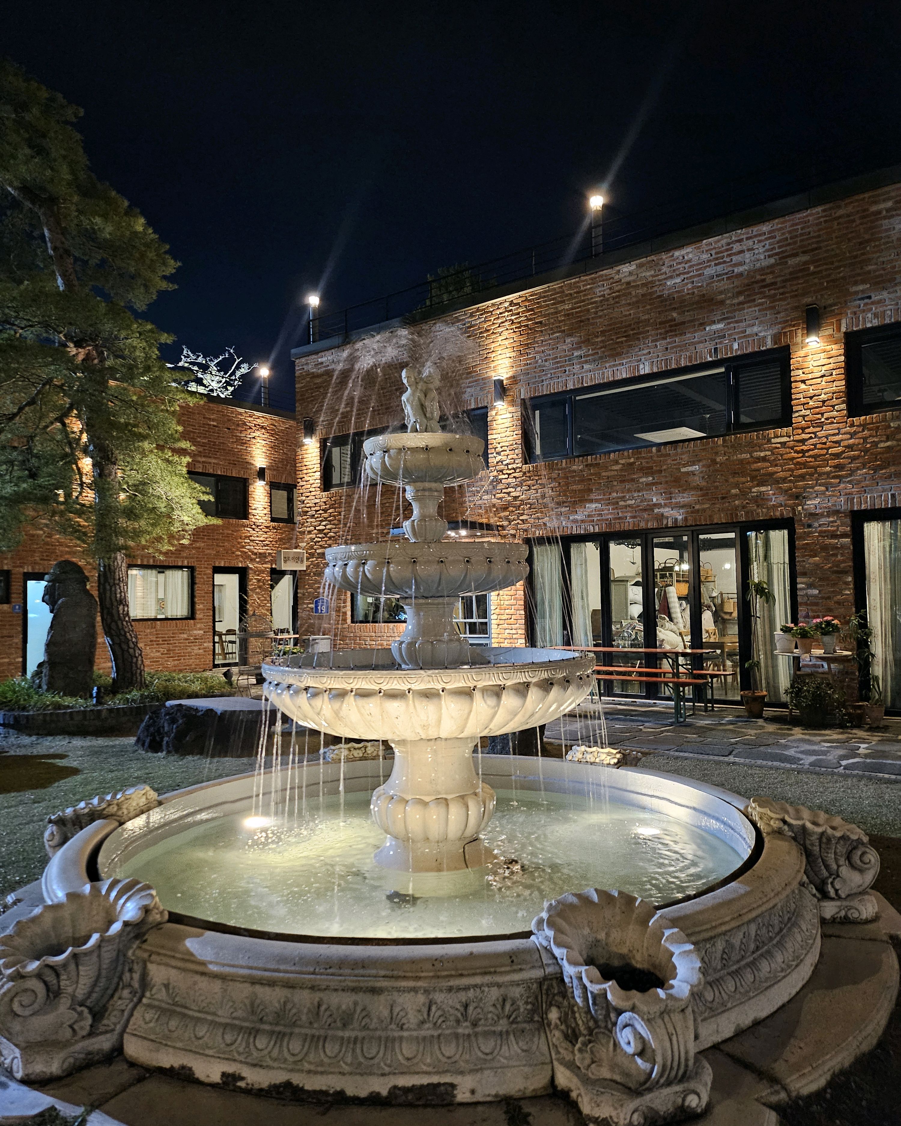 넓고 분위기도 좋아요. - 대전 맛집 더노은로