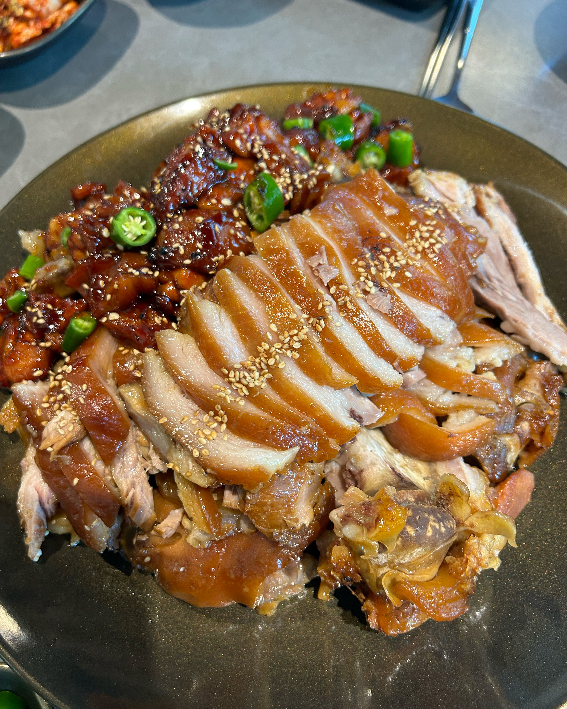 친한 동료들이랑 왔는데 다들 맛있다며 좋아한 맛집입니다ㅎㅎㅎ 오밤족 추천한 사람으로서 뿌듯
