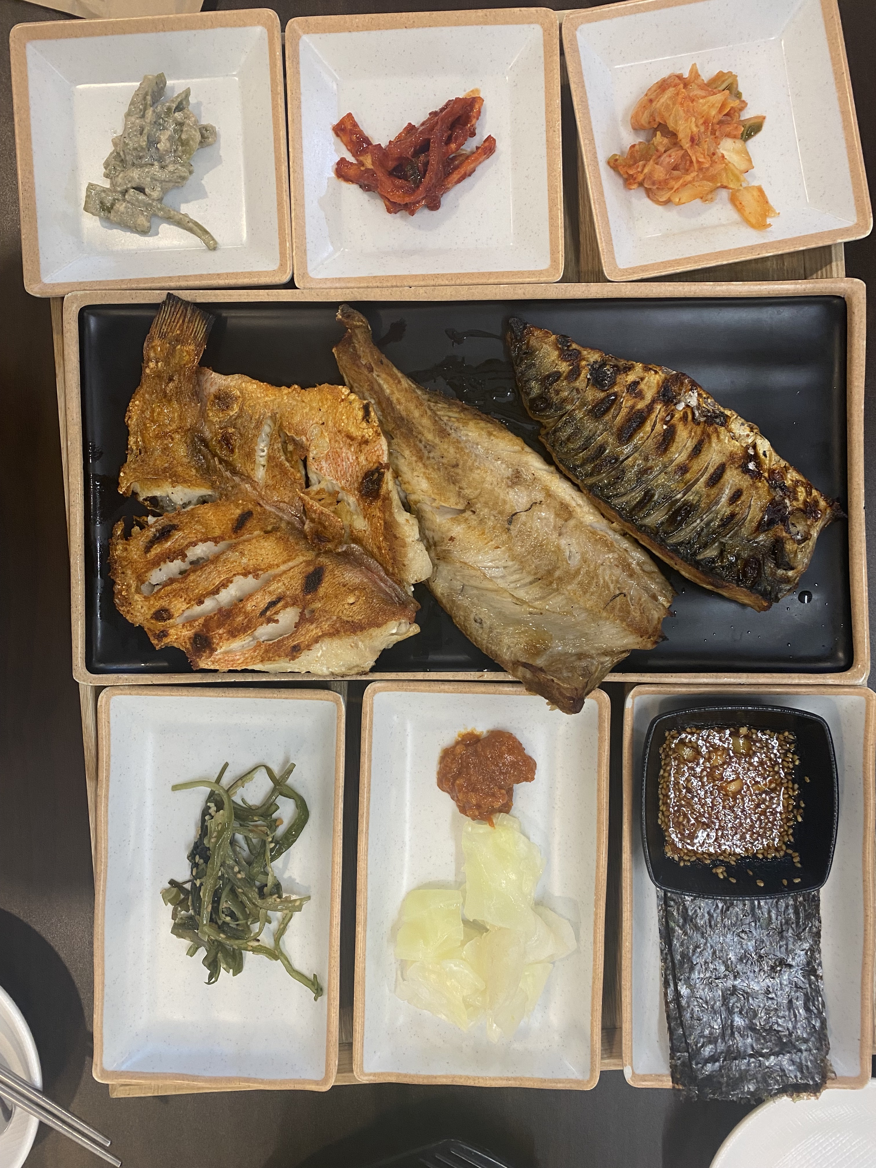 모듬으로 주문해서 고등어, 임연수 그리고 갈치 박대 볼락 중에서 원하는거 선택해서 먹을 수