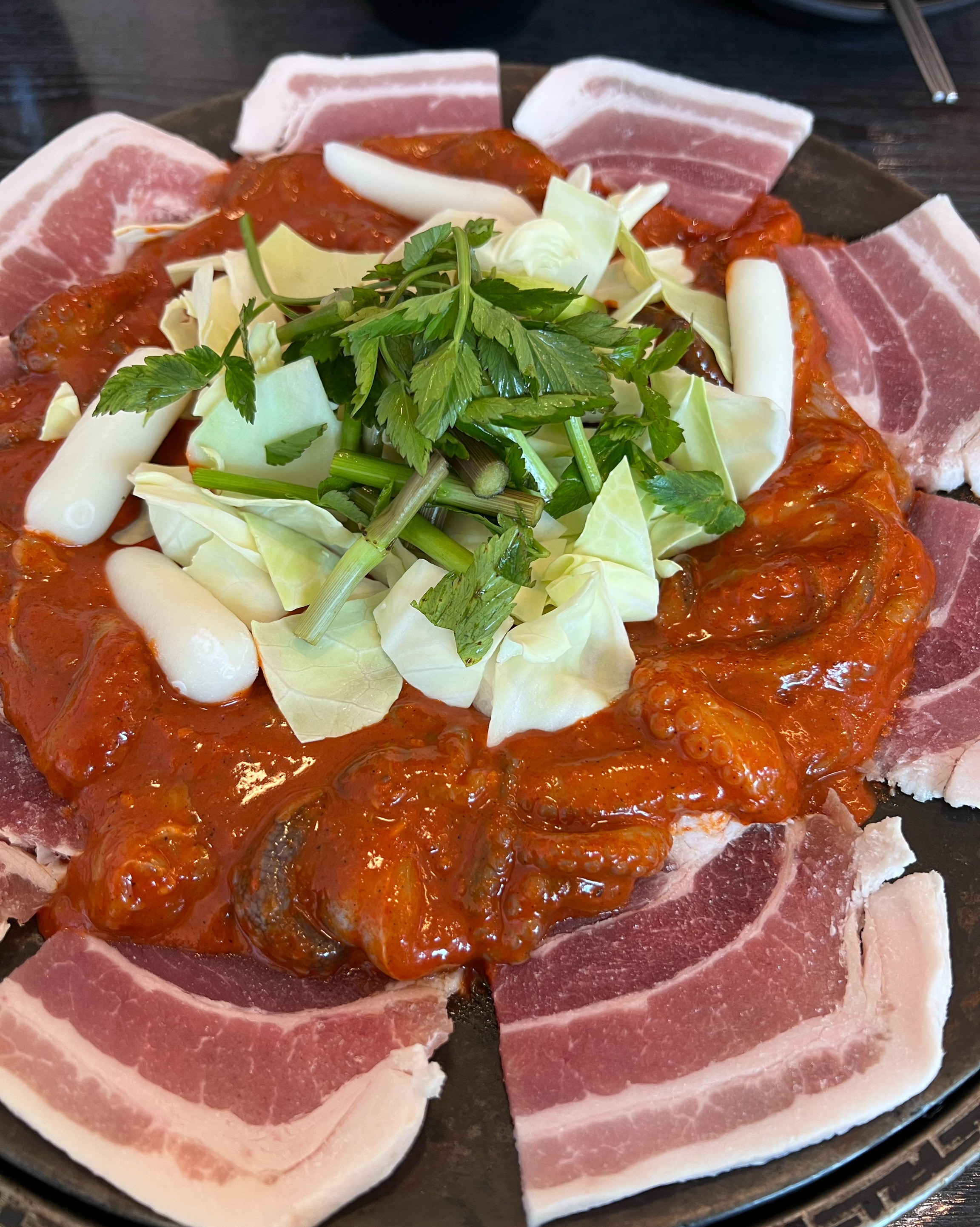 맵찔이라 보통맛 시켰어요! 딱 좋아요~ 철판 볶음밥 치즈 넉넉하게 뿌려주셔서 더 좋았어요!