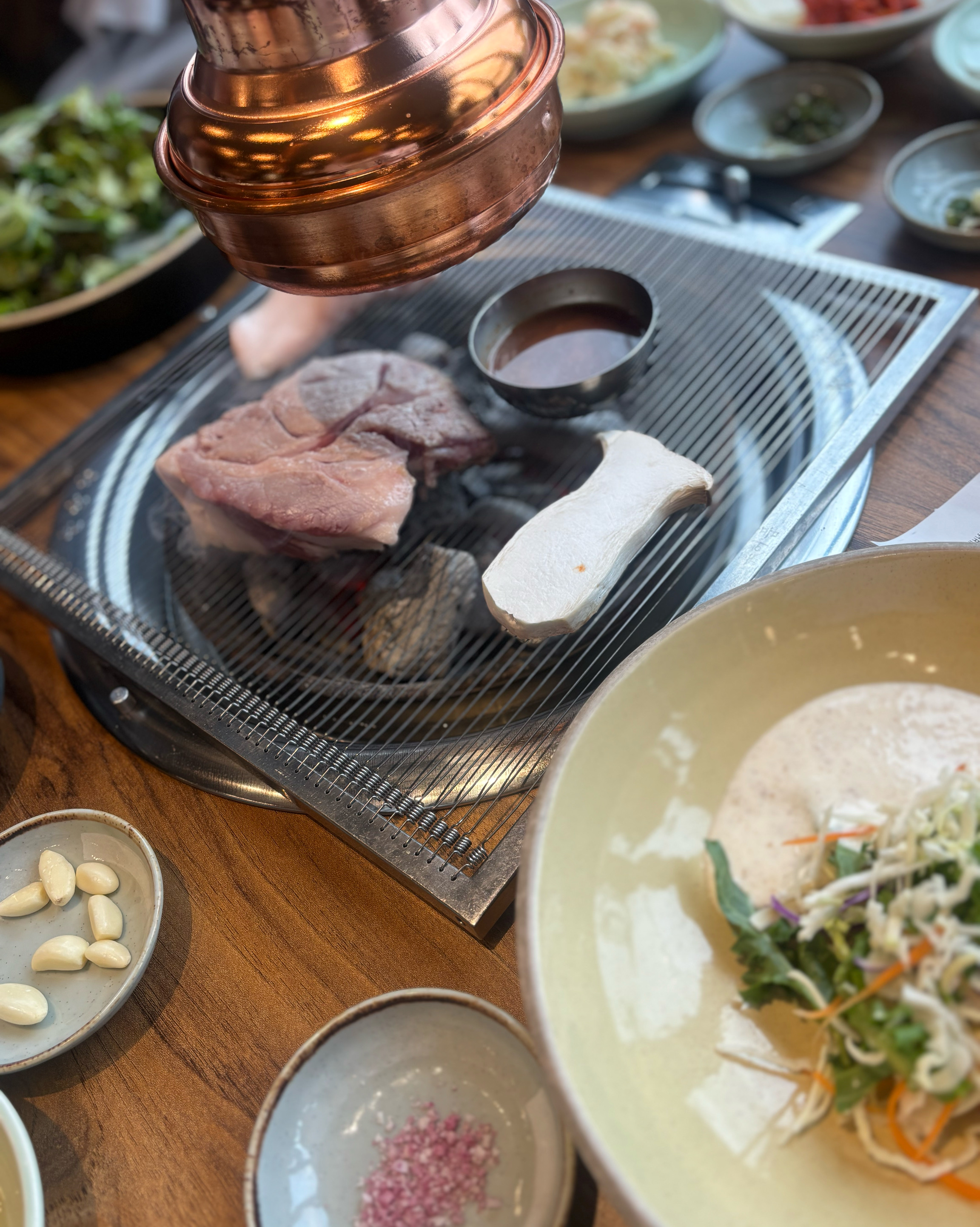 너무 친절하구 매장도 넓고 깨긋하고 마싯어욤!!! 특히 주차시설이 좋아요 - 인천 맛집 칠돈가 청라점