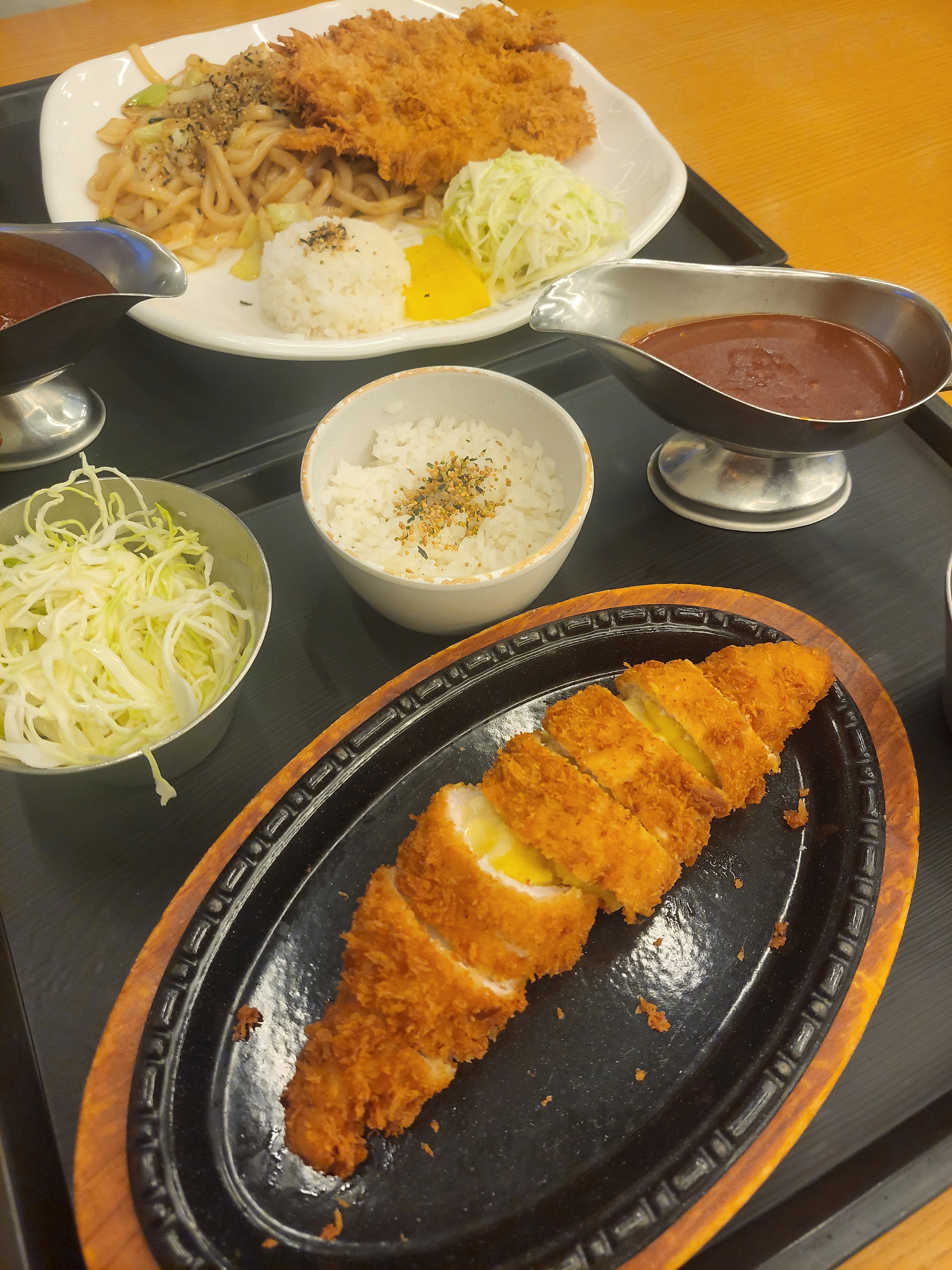 친구가 추천해서 왔어요! - 광주 충장로 맛집 홍익돈까스 광주충장점