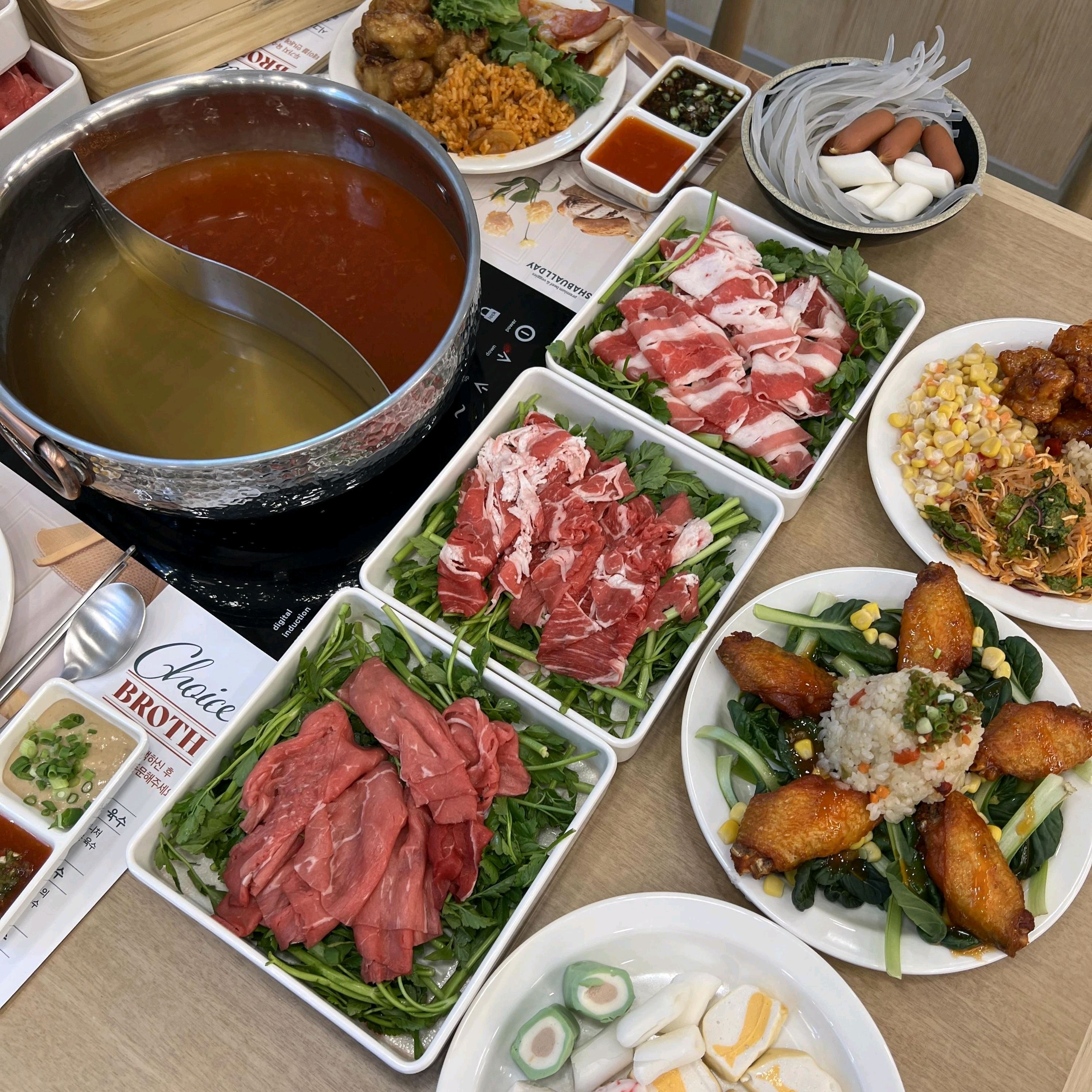 남자친구랑 저녁 약속으로 샐러드바 같이 먹었어요 프리미엄 소고기 샤브샤브 무제한으로 먹을