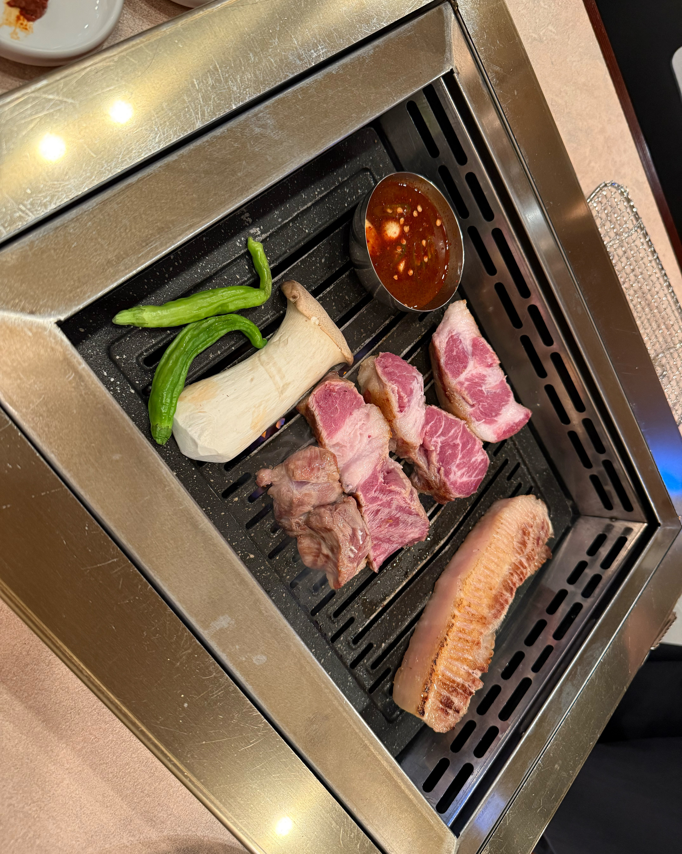 고기가 너무 맛있어요~~~!! 직원분들도 친절해요 - 제주 맛집 화수목보리짚불구이 연동점