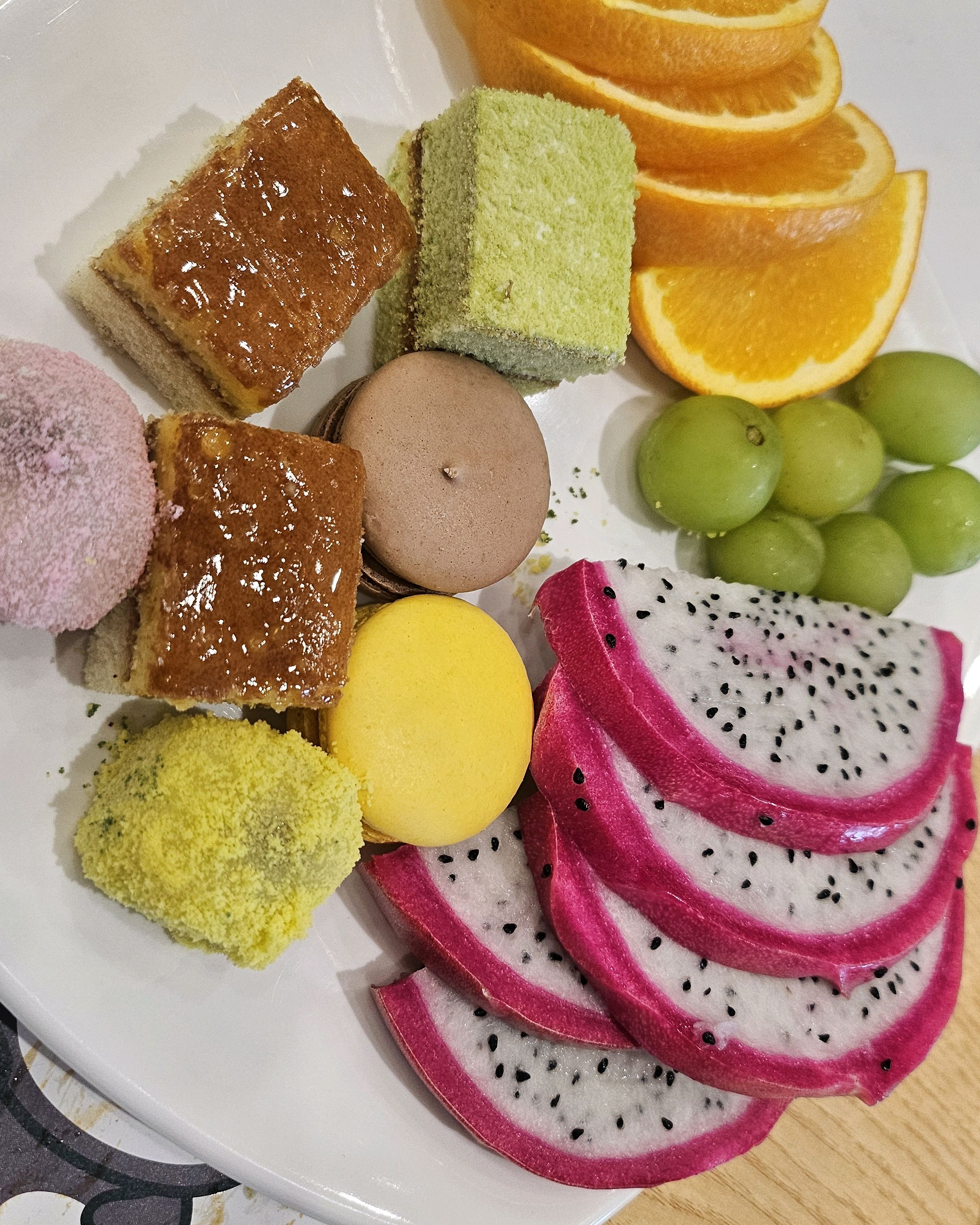 초밥 퀄리티 괜찮고, 종류도 다양해서 만족했어요! 생연어, 유부초밥, 계란초밥까지 골고루