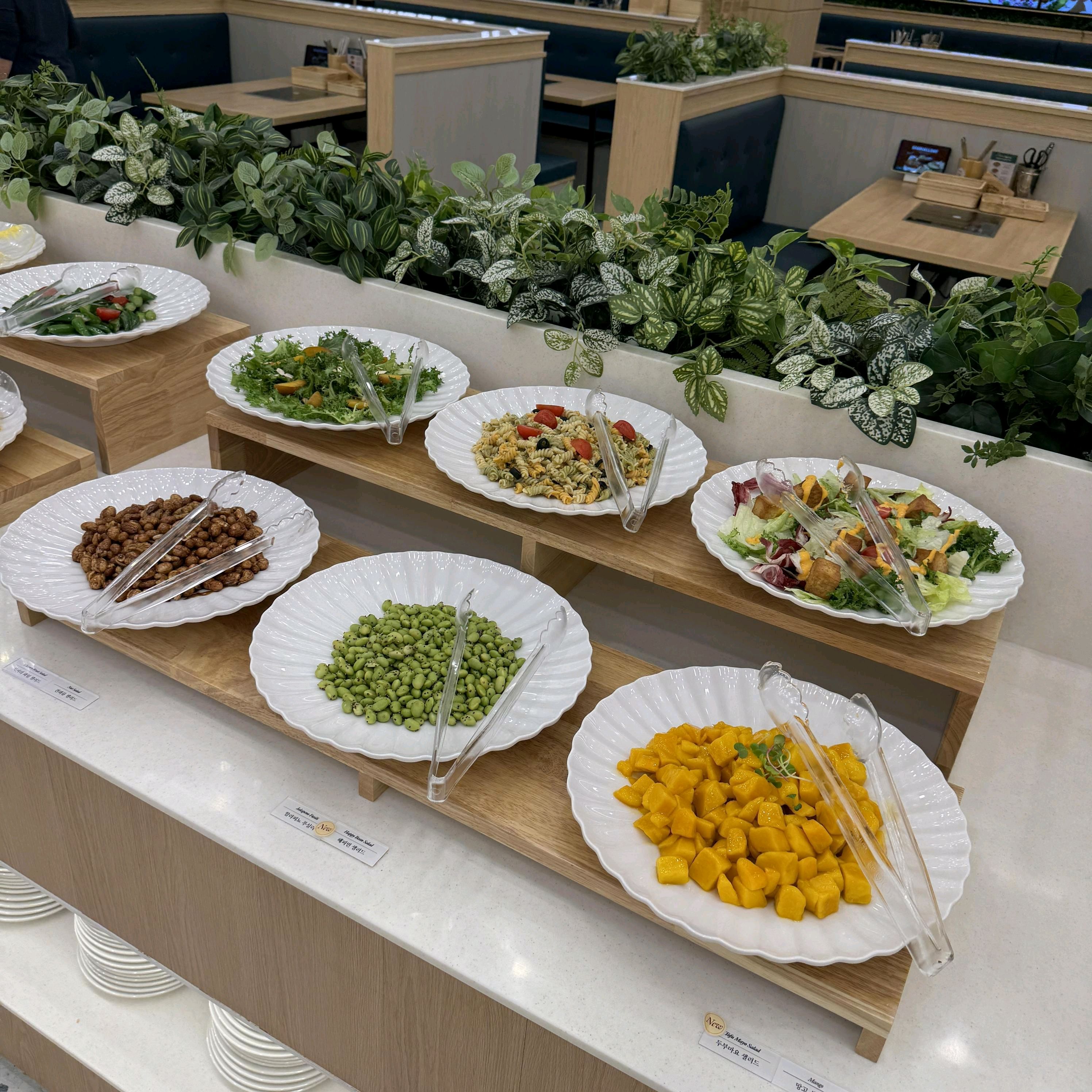 매일 다양한 채소들을 먹을 수 있어서 너무 좋네요. 샤브샤브 후 덮밥도 맛있었어요. 리버스