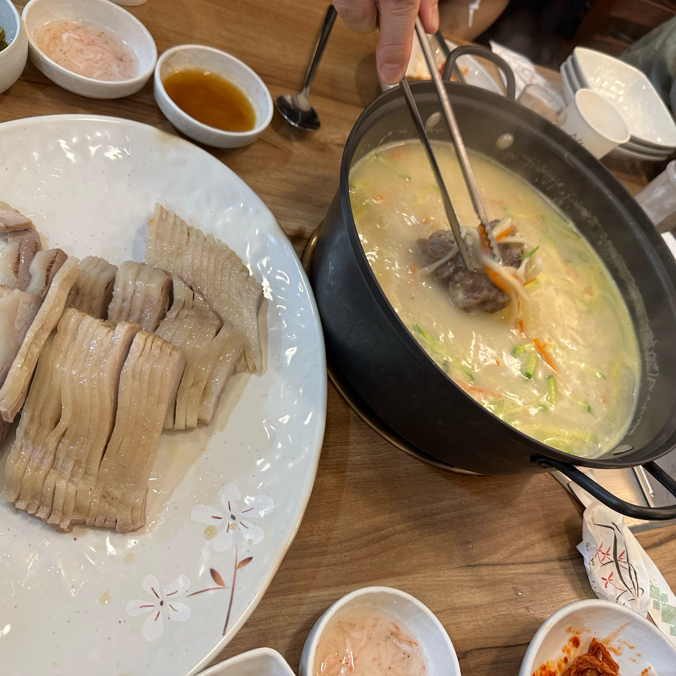 첫방문입니다.. 지나가다 사람들이 많아서 한번 가봐야겠다 생각하고~ 어버이날 기념으로 부모