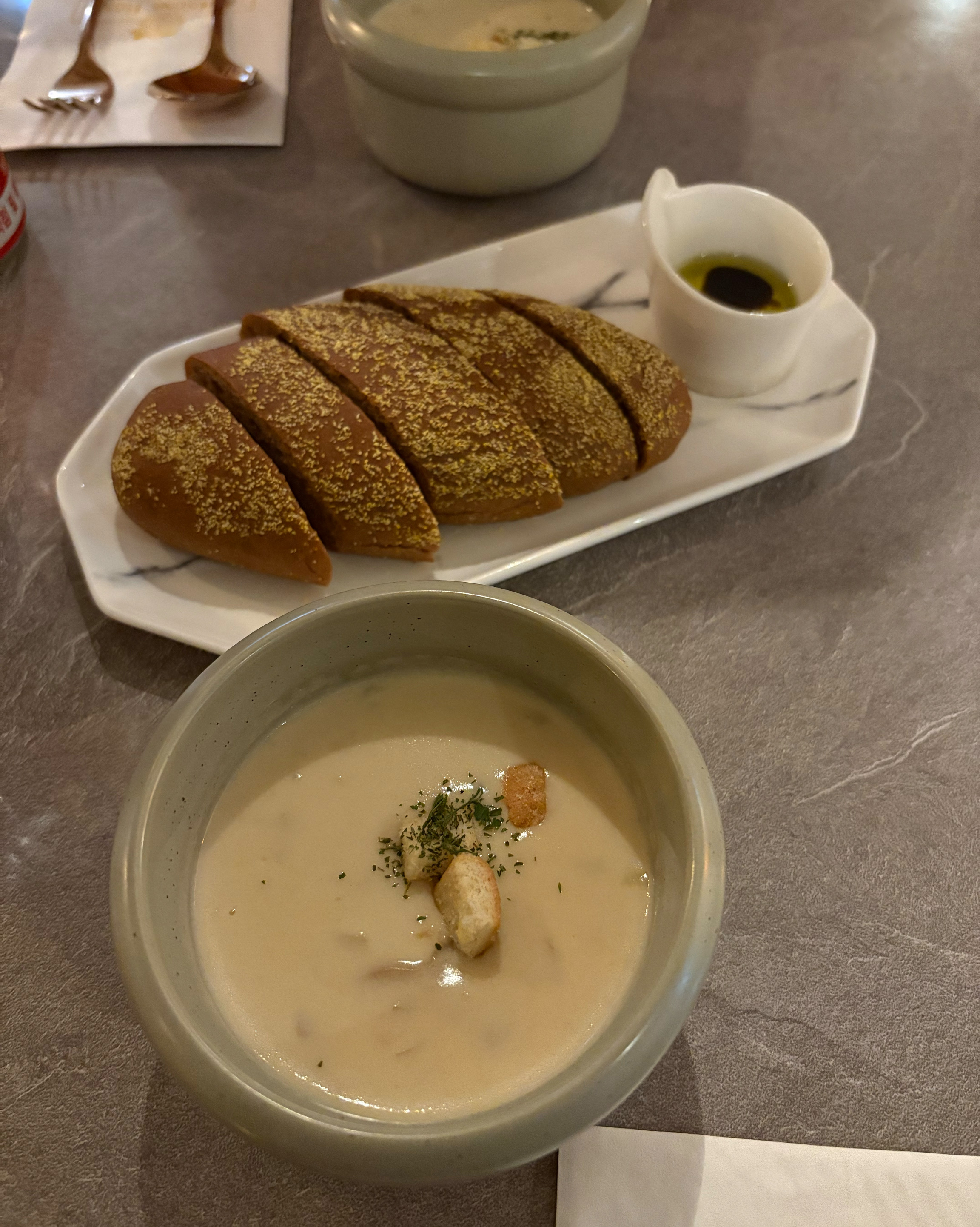 여기 동생이랑 자주오는데~ 또 왔습니더!! - 압구정 맛집 어썸로즈 가로수길점