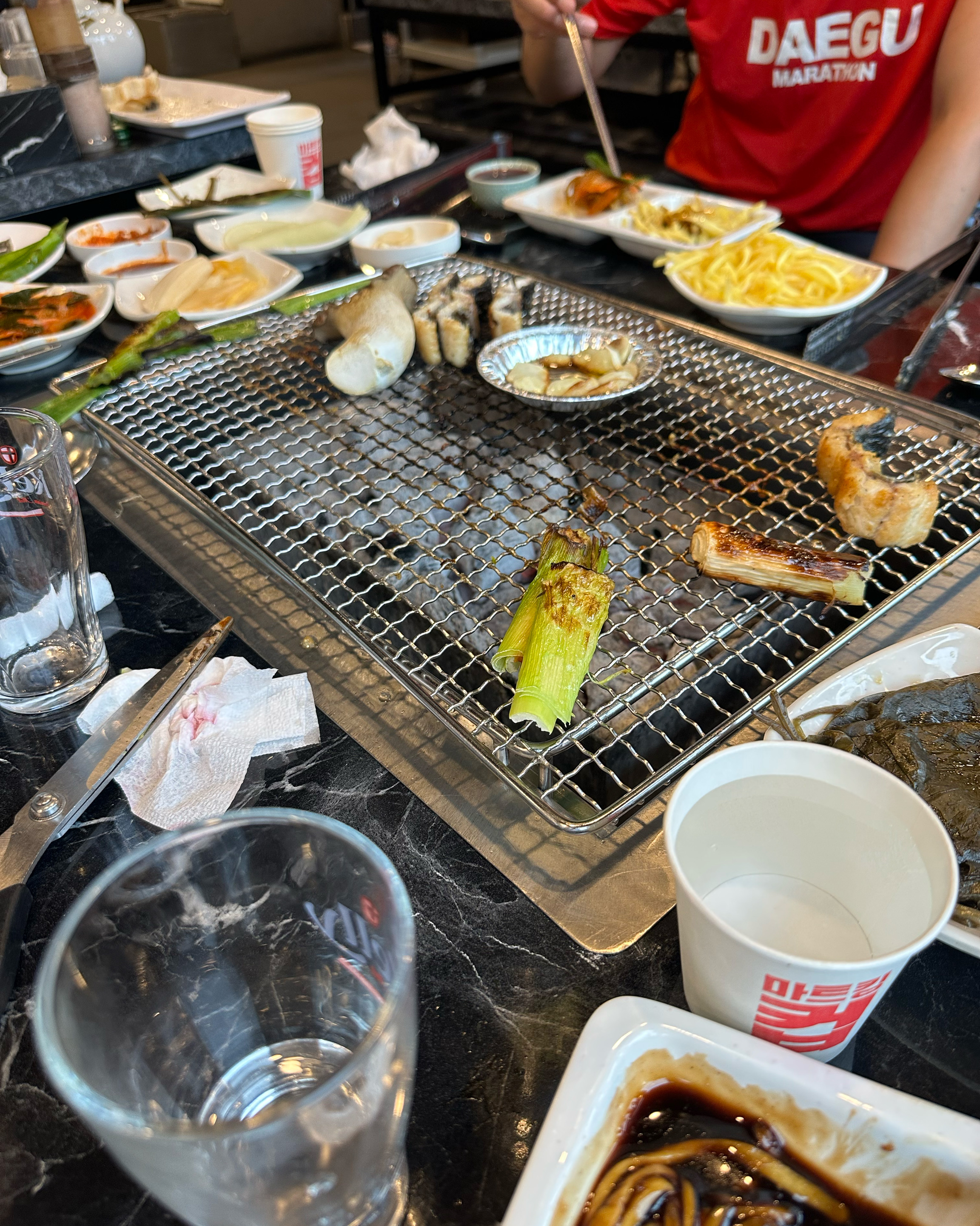 오랜만에 장어로 푸짐하게 몸부신 합니다. 대파도 맛있고, 버섯도 맛있고 장어는 말할 필요도