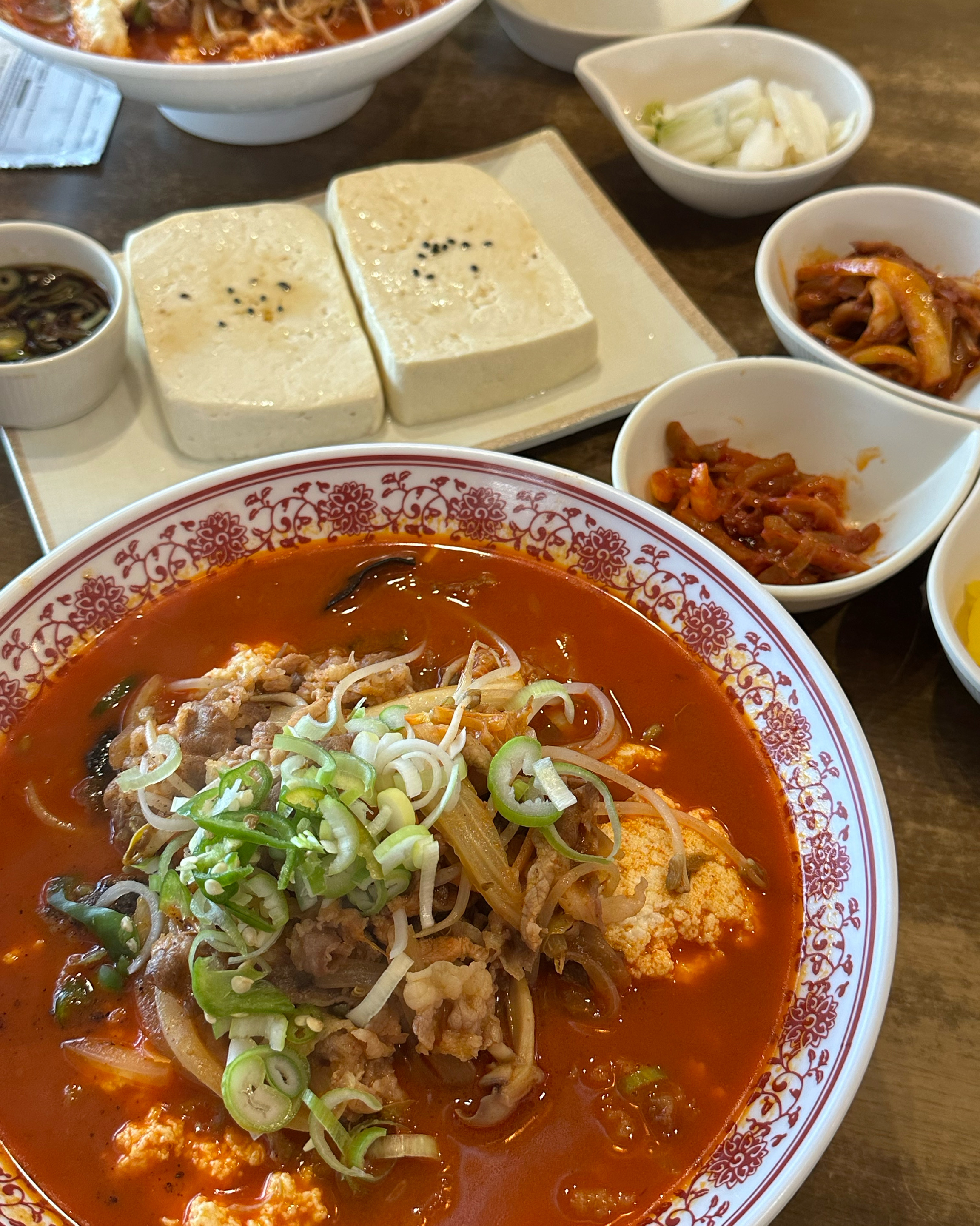 모두부 강추… 드세요 꼭… 같이 나오는 중화비빔소스랑 찰떡궁합 존맛이예용…. 짬뽕숭두부도
