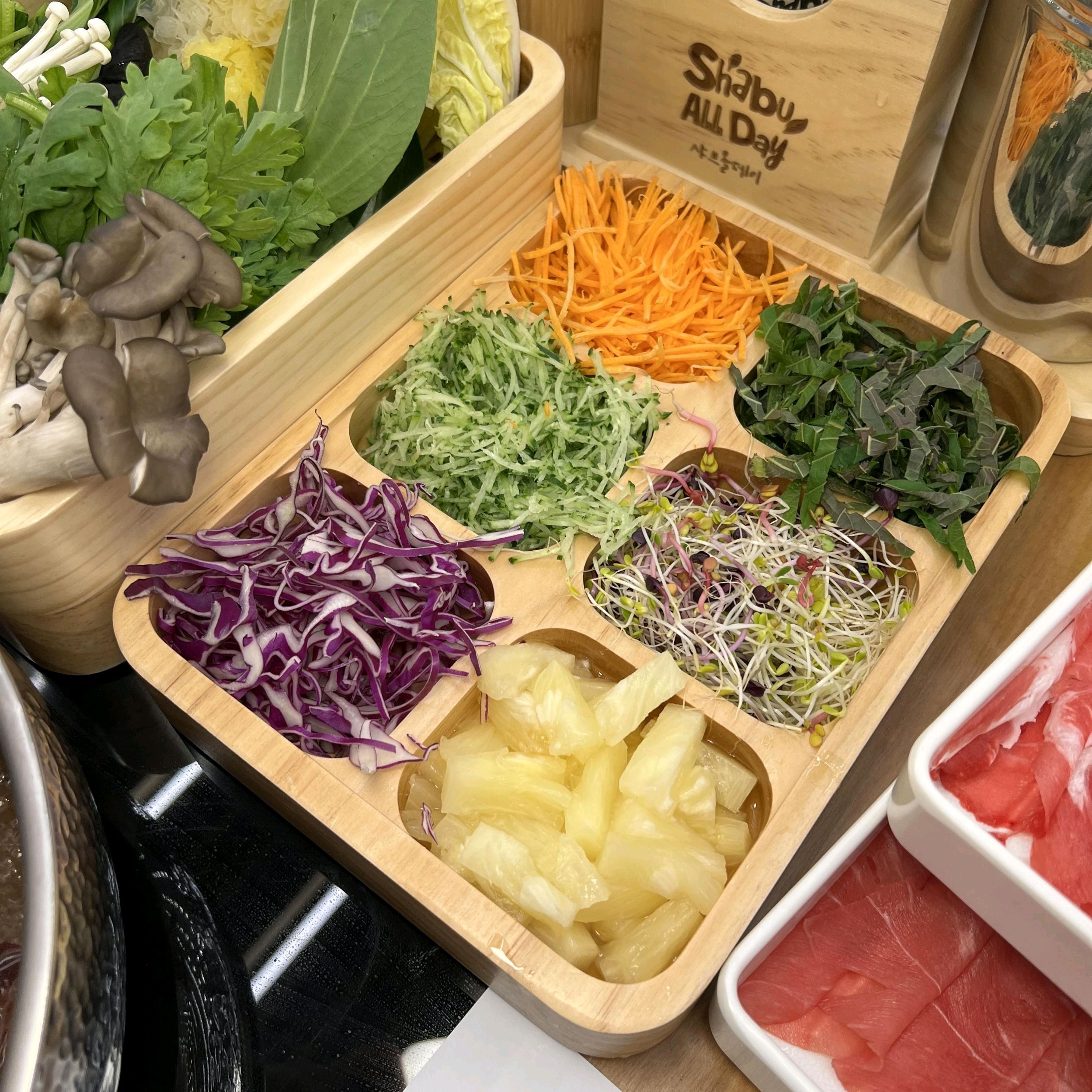 정말 맛있었어요. 다양한 야채를 넣고 시원하게 즐길 수 있어서 좋았네요. 디핑소스도 종류가