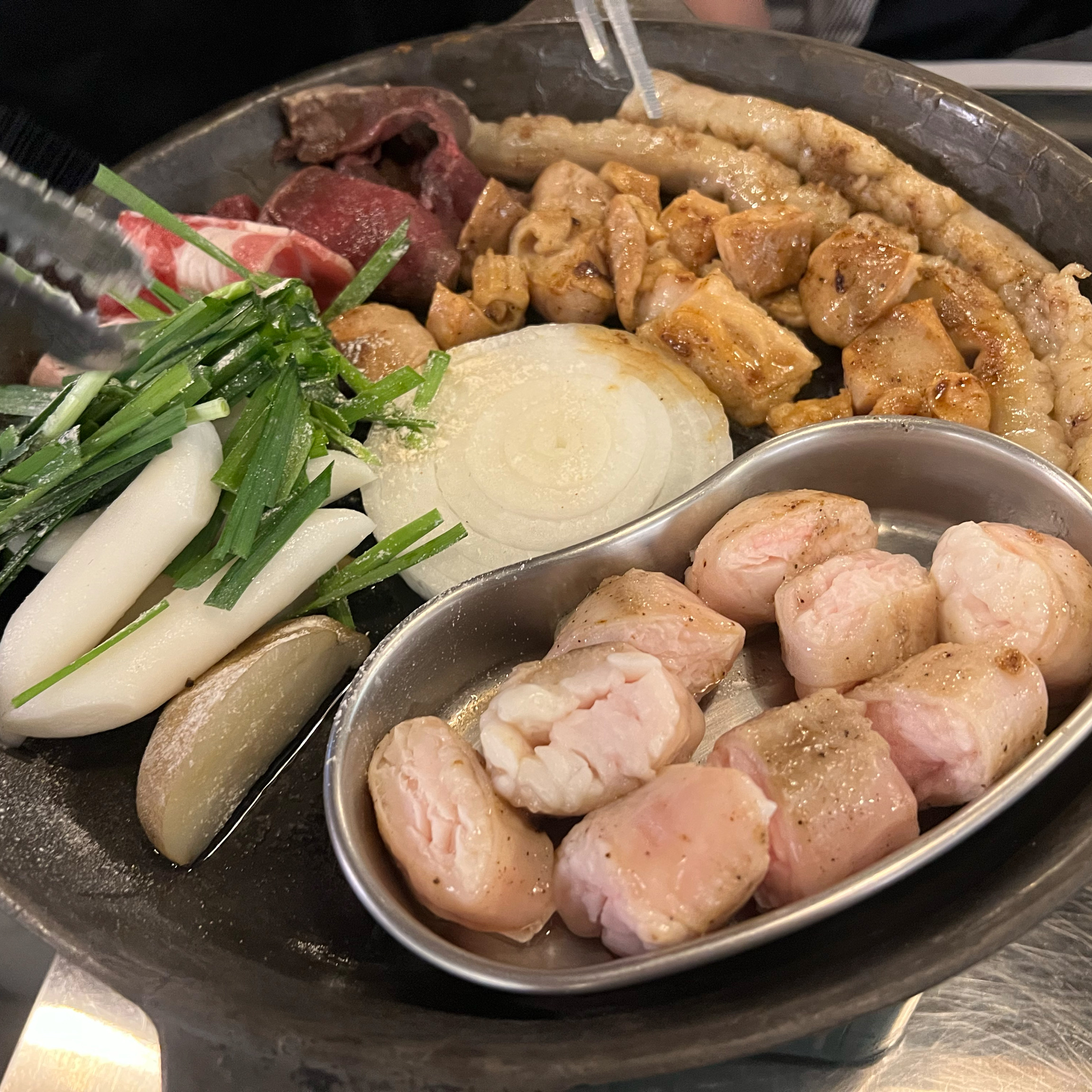 대창 너무 맛있어요… 같이 찍어먹는 빵기루가 예술 👀👀 - 천호동 맛집 해와곱