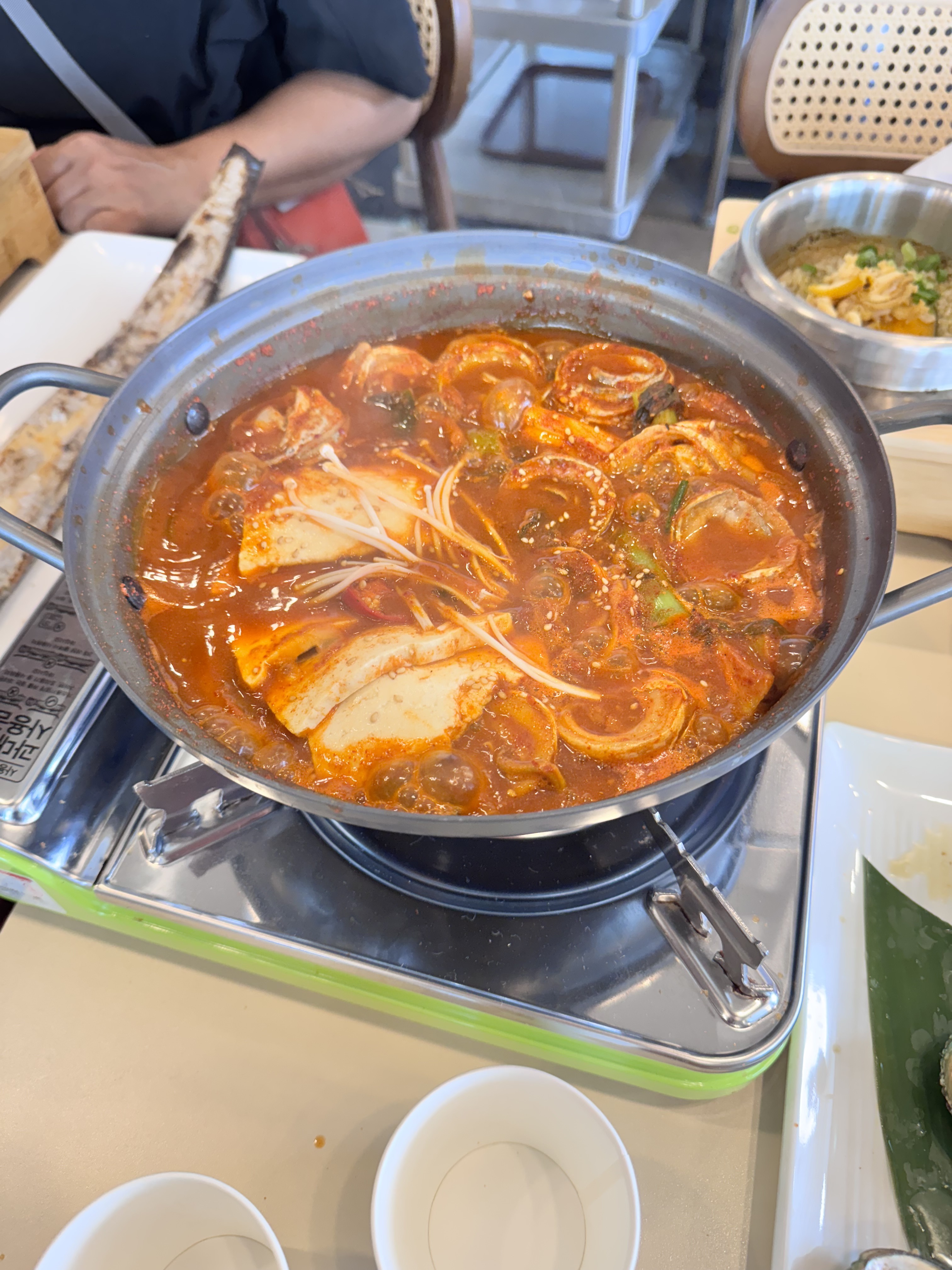 세트메뉴로 푸짐하게 너무 잘먹었습니다! 배고팠는데 음식도 빨리빨리 나와서 배부르게 잘먹었네