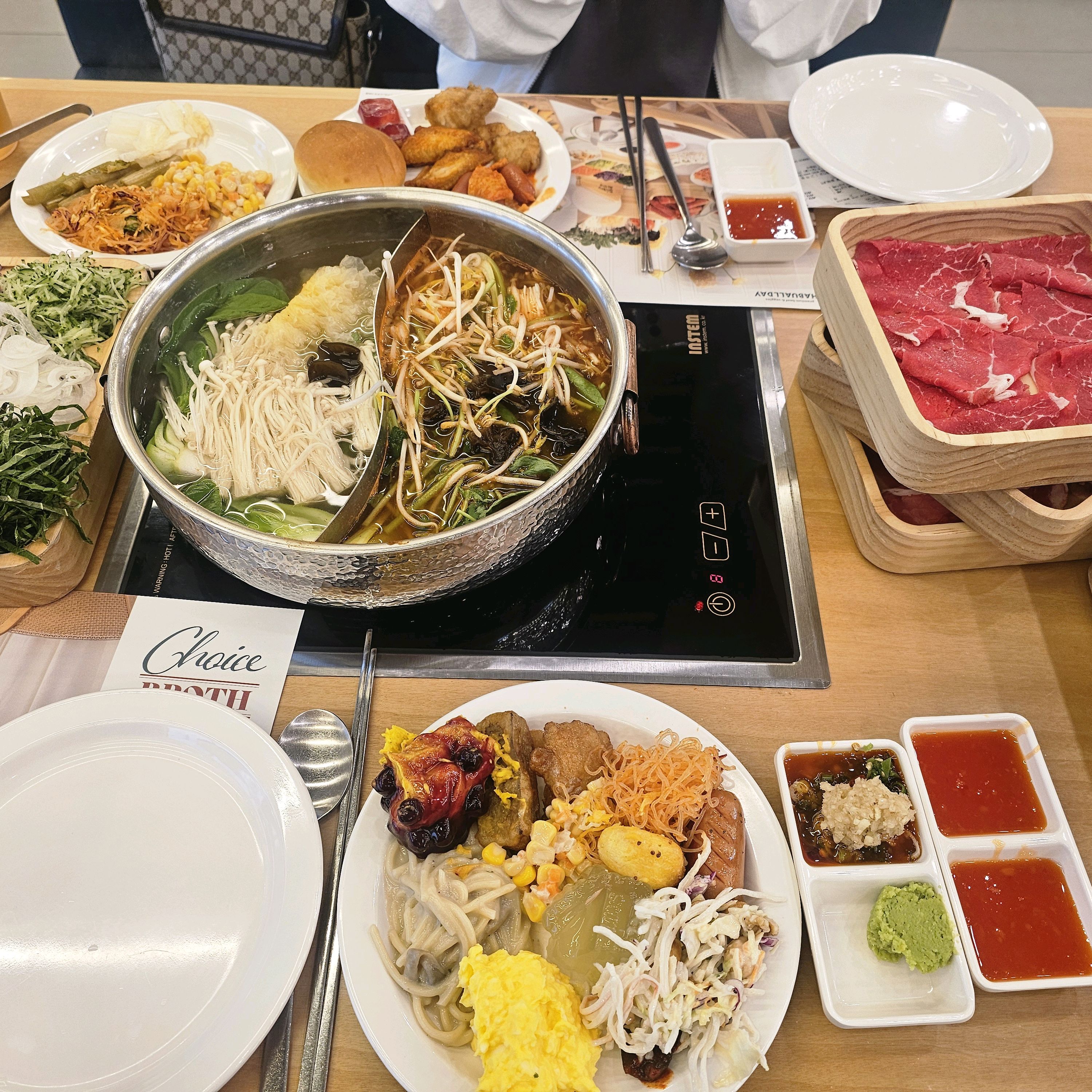 지인과함께~~샤브올데이..지난번 와보고 넘좋아서 다시찾았어요..언제와도 깨끗하고 재료도신선