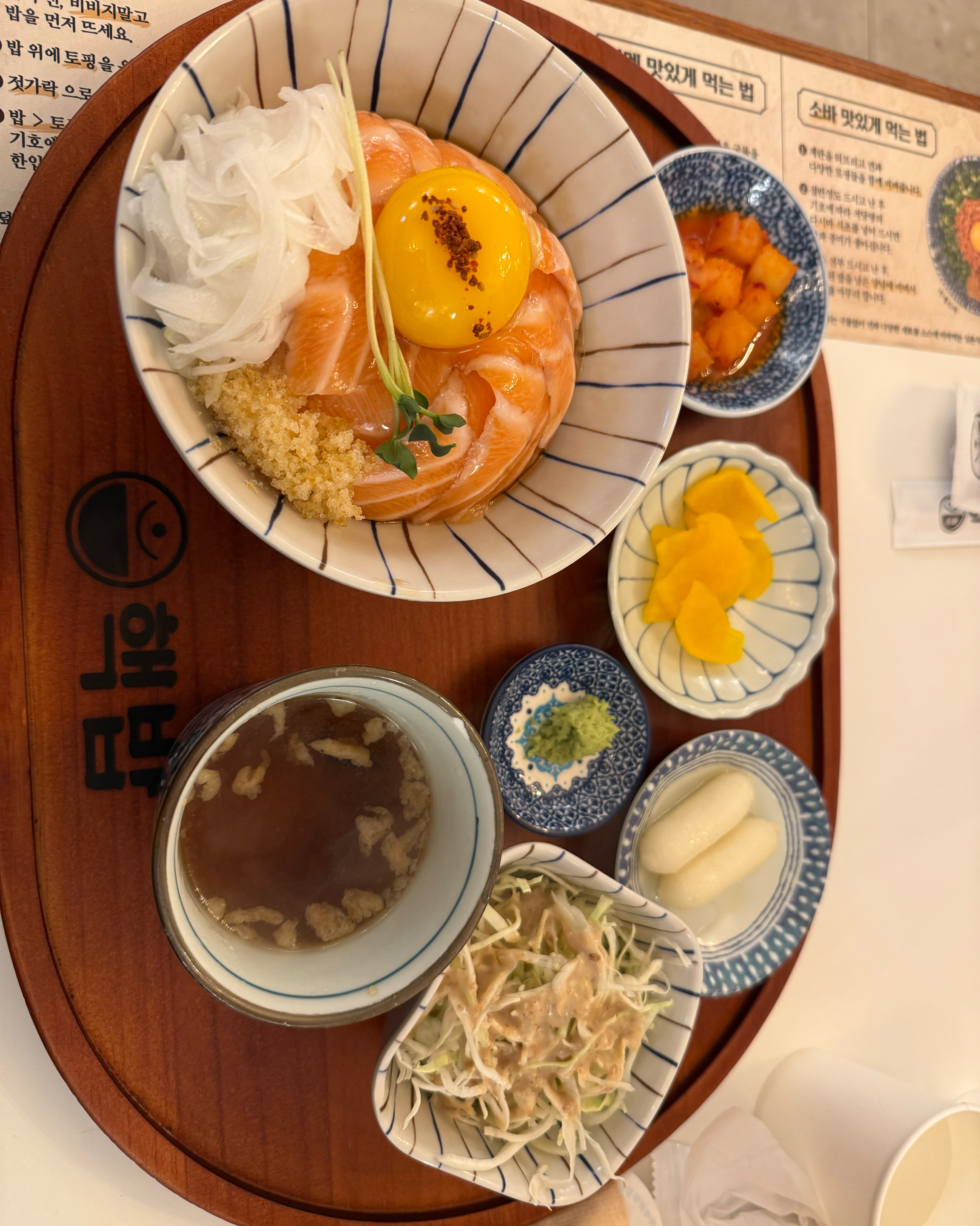 플레이팅도 너무너무 예쁘고 직원분들도 너무 친절하세요!! - 천호동 맛집 핵밥 천호점