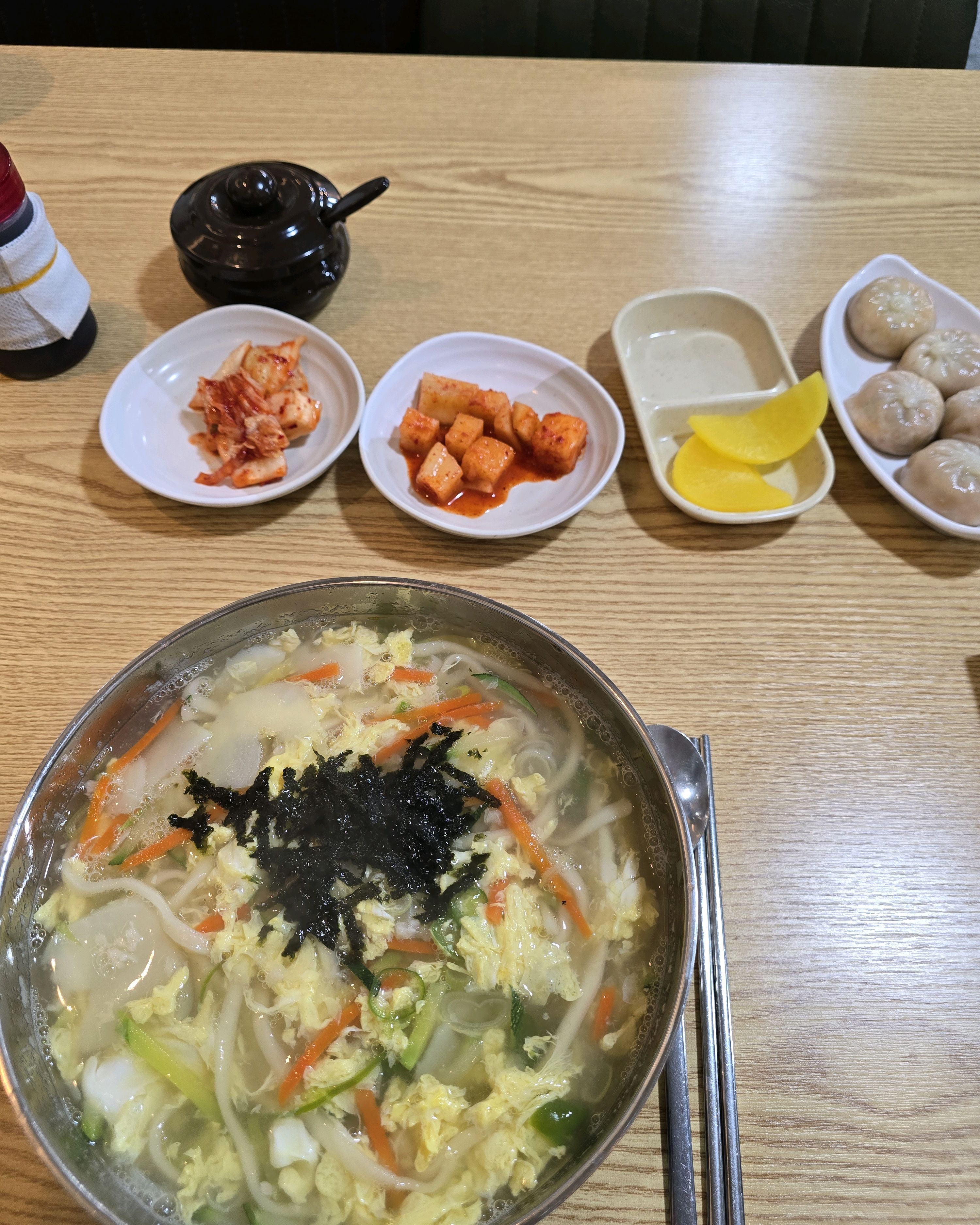 김치만두와 칼국수 둘 다 맛있어용 - 천호동 맛집 면사무소