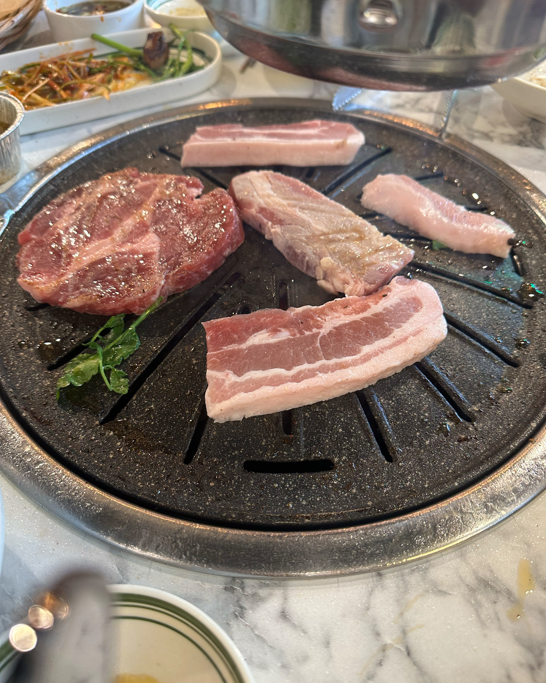 가족모임하기에 너무 좋아요 고기 질도 괜찮고 새 가게라서 도구들도 좋네요 - 인천 맛집 고기굽는방앗간 인천주안점