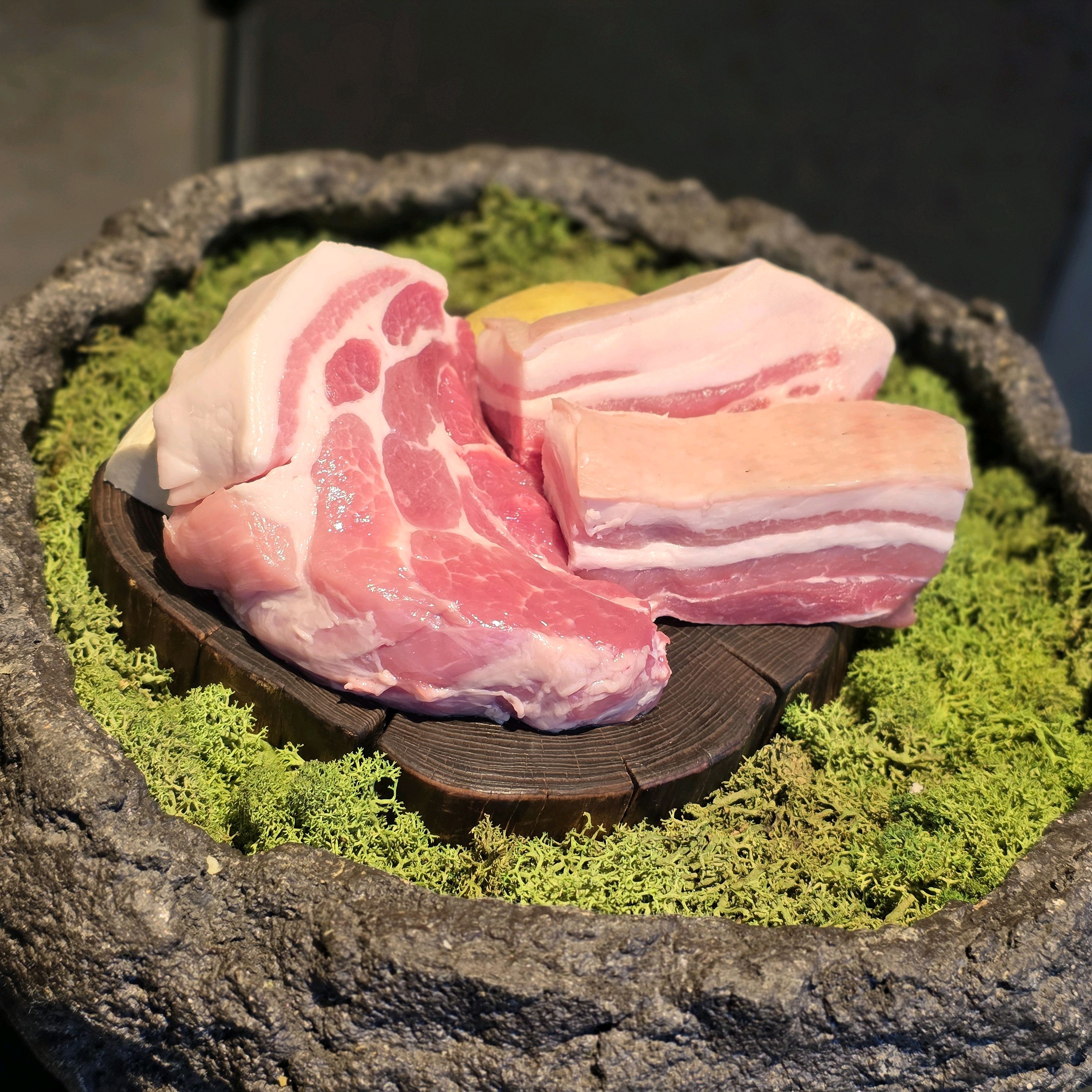 고기의 맛을 돋구워주는 밑반찬과 장들이 다양해서 좋았어요! 직원분께서 고기도 맛있게 구워주