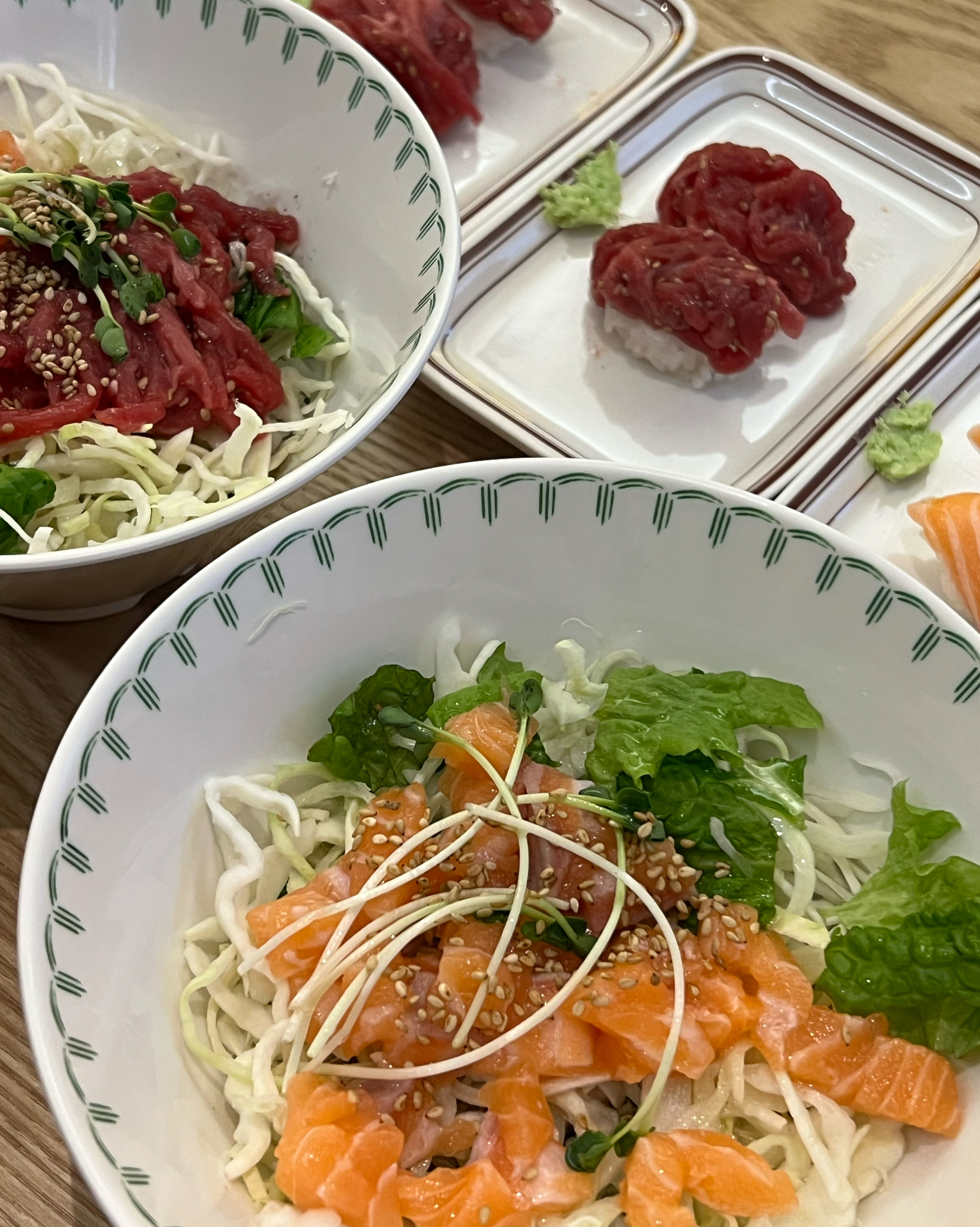 육연덮밥이랑 연어덮밥세트 시켰어요! - 불당동 맛집 육회바른연어 천안신불당시청점