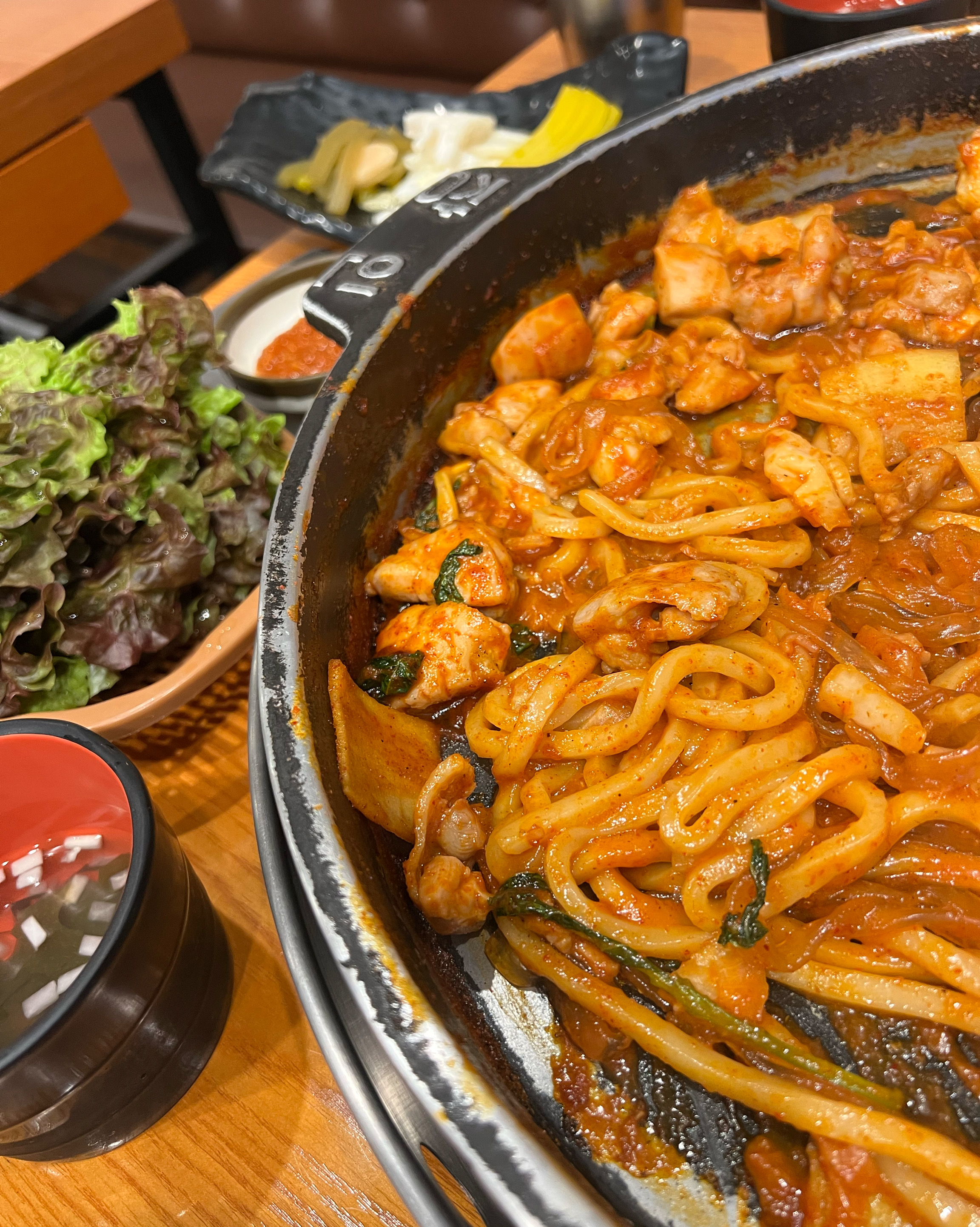 순살 닭갈비 2인+우동사리+납장당면+공기밥 2개 시켜먹었는데 저녁 못먹겠네요.. - 천호동 맛집 천호닭갈비