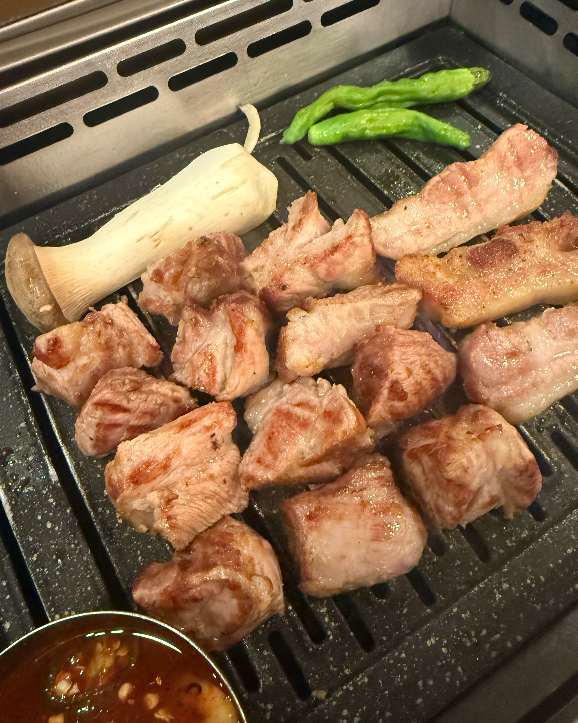 고기도 딱 맛있게  구워주시고,  쫄깃쫄깃한게  너무 맛있어요!!  소금도 하나도 안짜고 