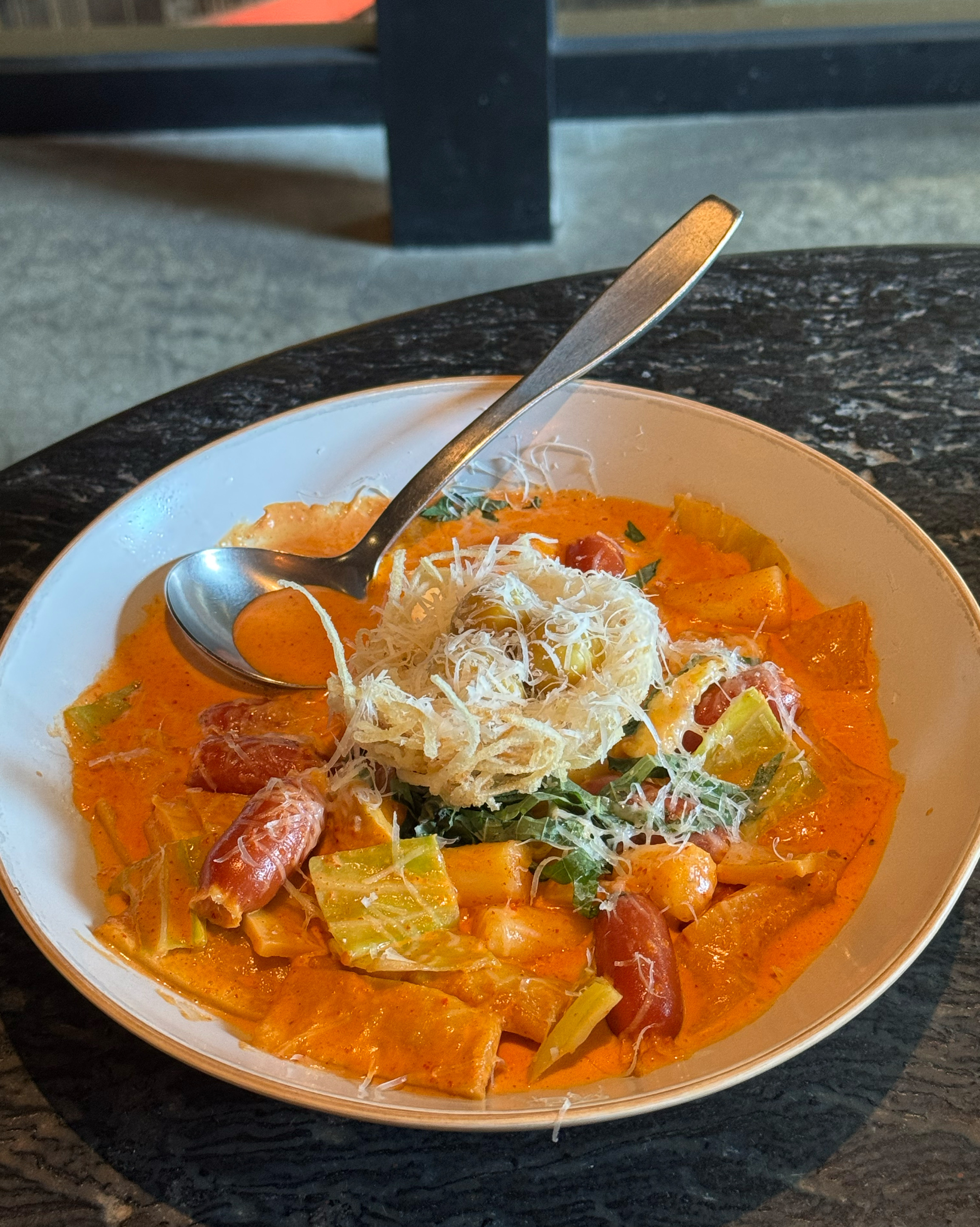 미나리 해산물 파스타랑 감자둥지 로제떡볶이 조합 최고에용 ㅎㅎ 해산물도 신선하고 감자둥지 