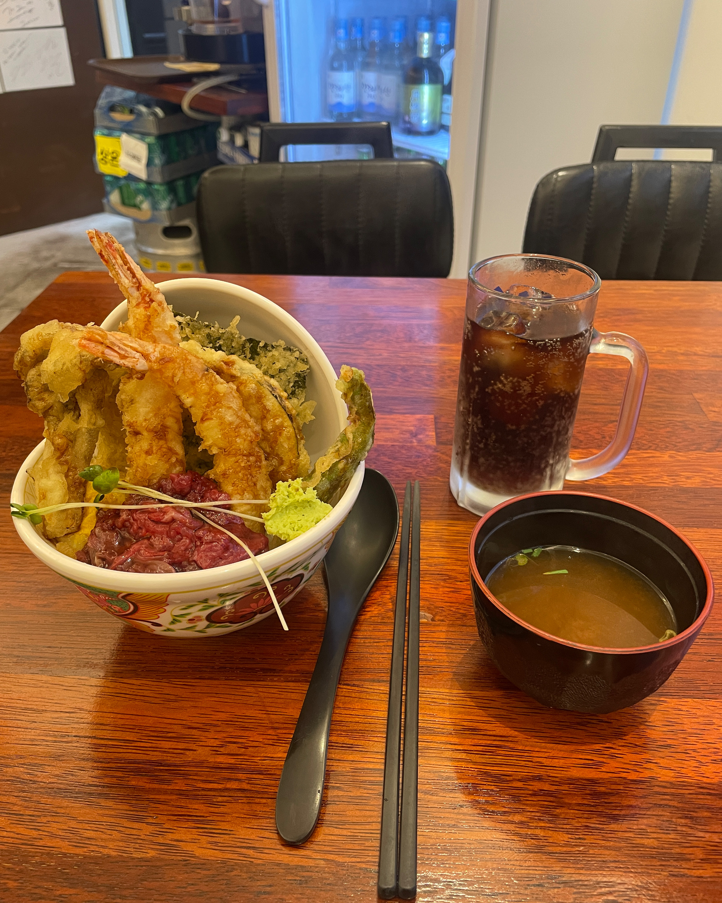 텐동스러운 맛. 텐동의 기본에 매우 충실한 것이라고 생각됩니다. 위치도 좋아서 주변에 주차