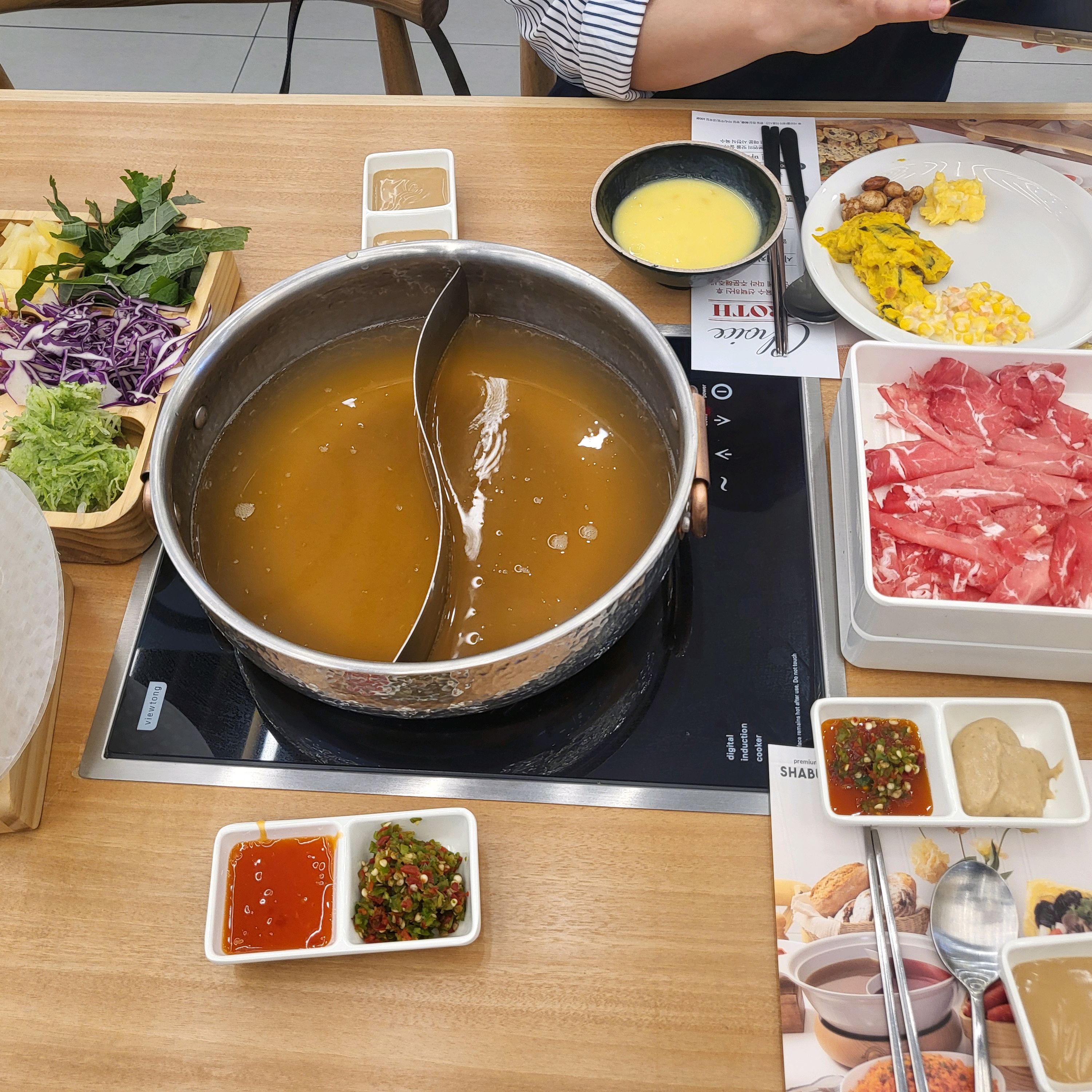 처음가봤는데 매장넓고 손님도많고 - 부천 내동 맛집 샤브올데이 부천내동점