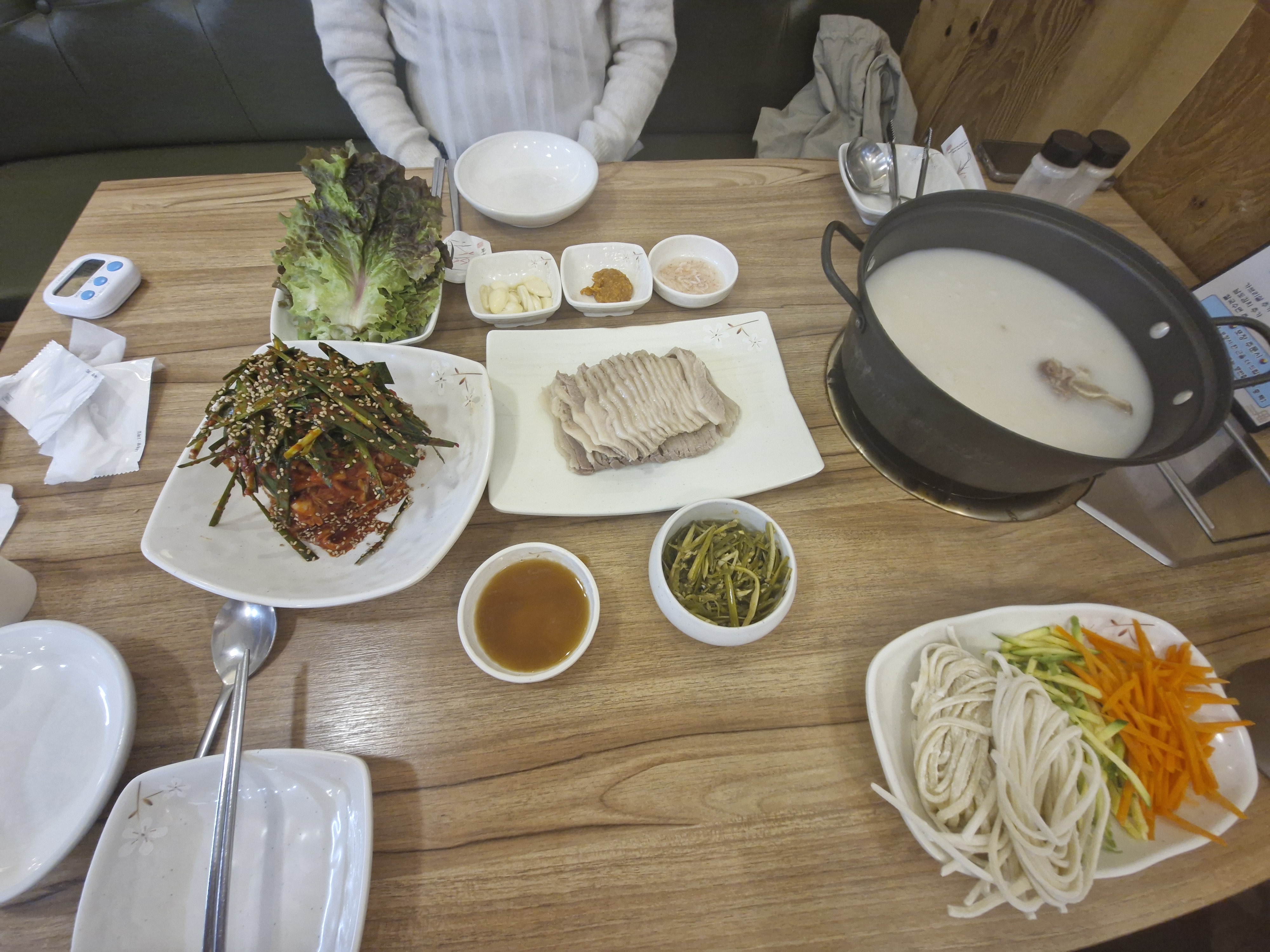 오늘 보쌈을 주문해서 먹었는데잡내 없이 깔끔하게 삶아진 고기에 감탄했어요. - 안양 맛집 원더풀보쌈 안양평촌 본점