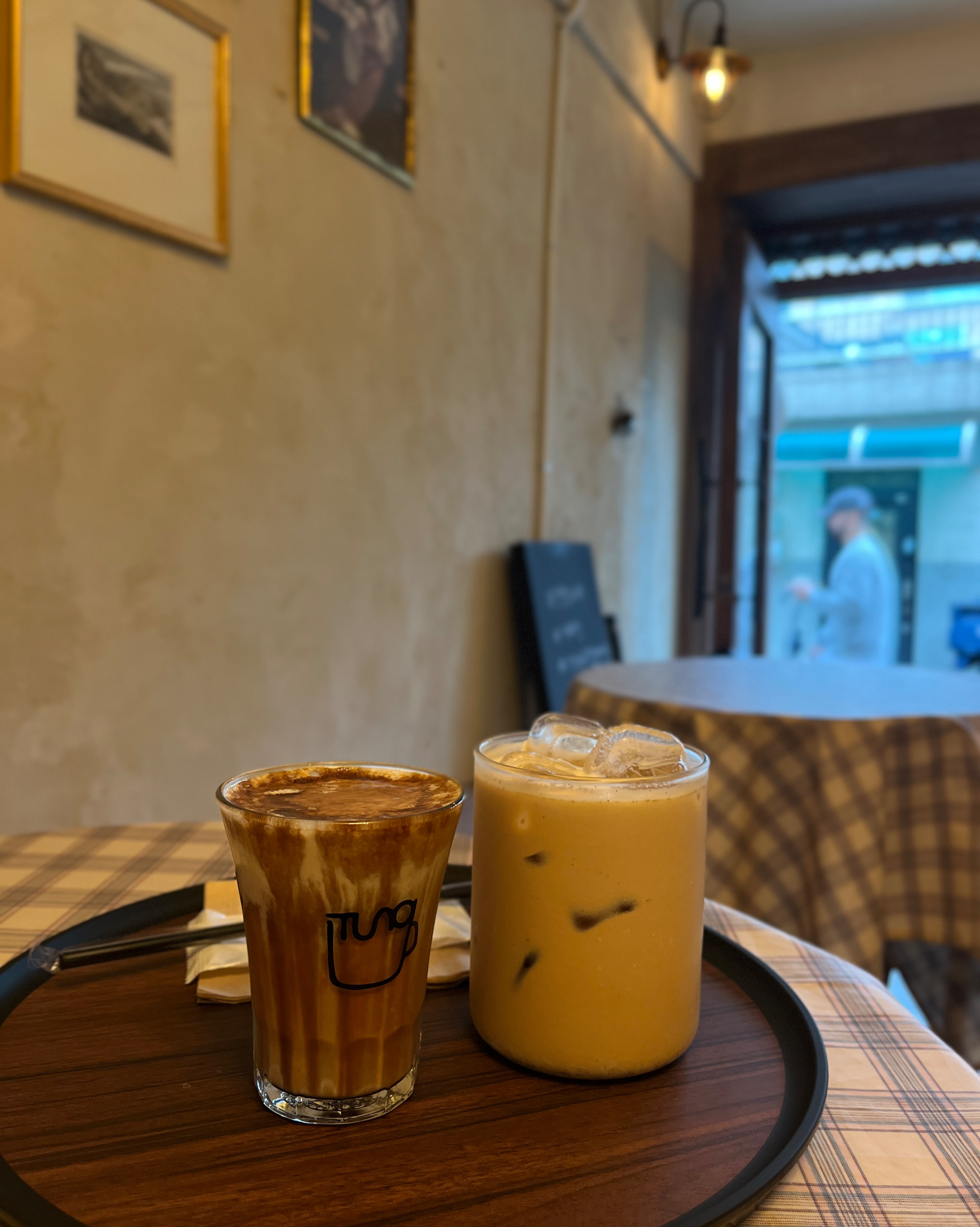 시그니처 텅커피를 마셔봤는데 마시기 전 친절하게 설명해주셔서 더욱 맛있게 느껴졌어요. 땅콩