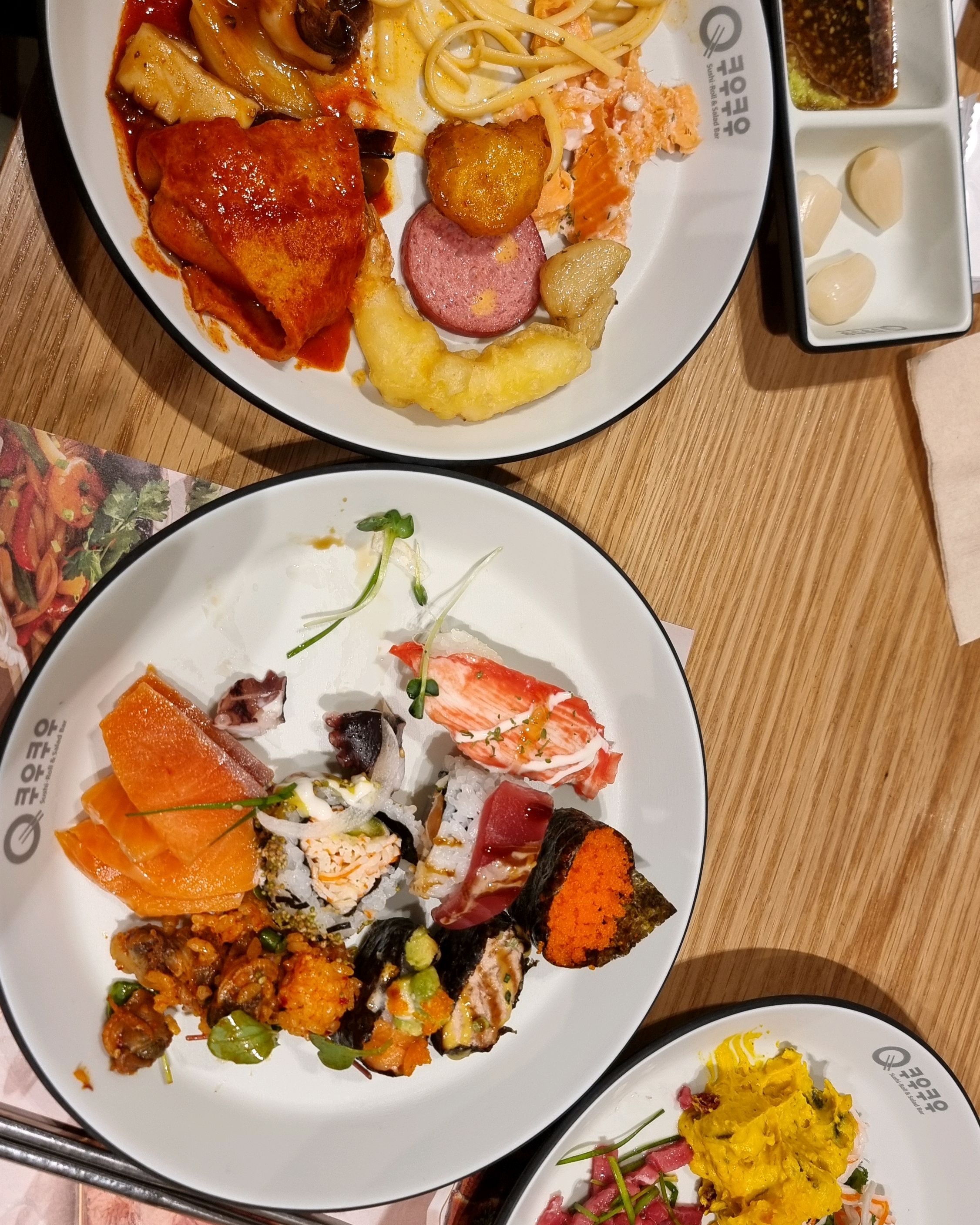 음식 종류가 다양하게 많고 재료도 신선한 것 같아서 진주가면 들러는 곳입니다. 맛도 괜찮고